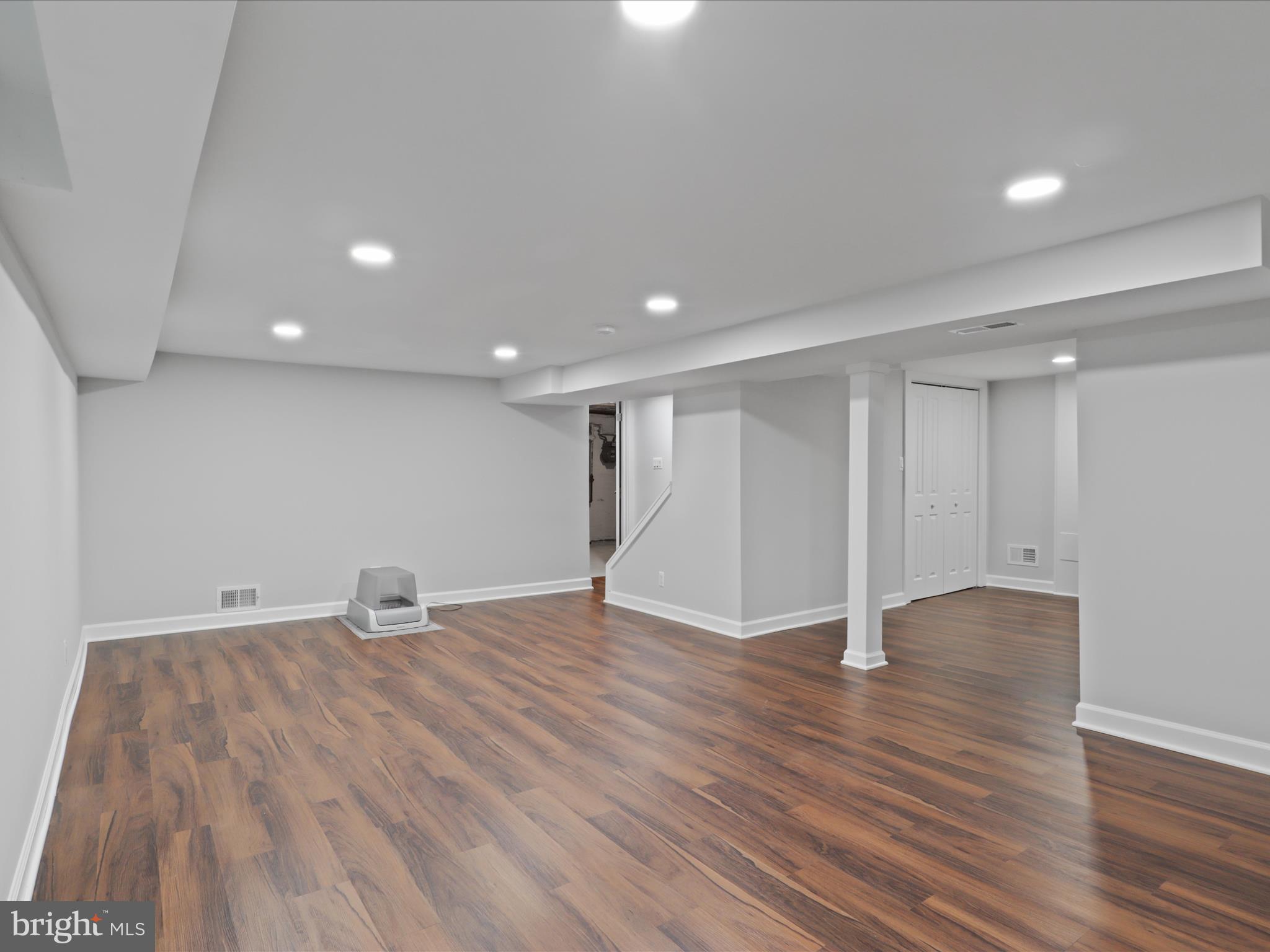 BROYHILL CREST - Residential Lease