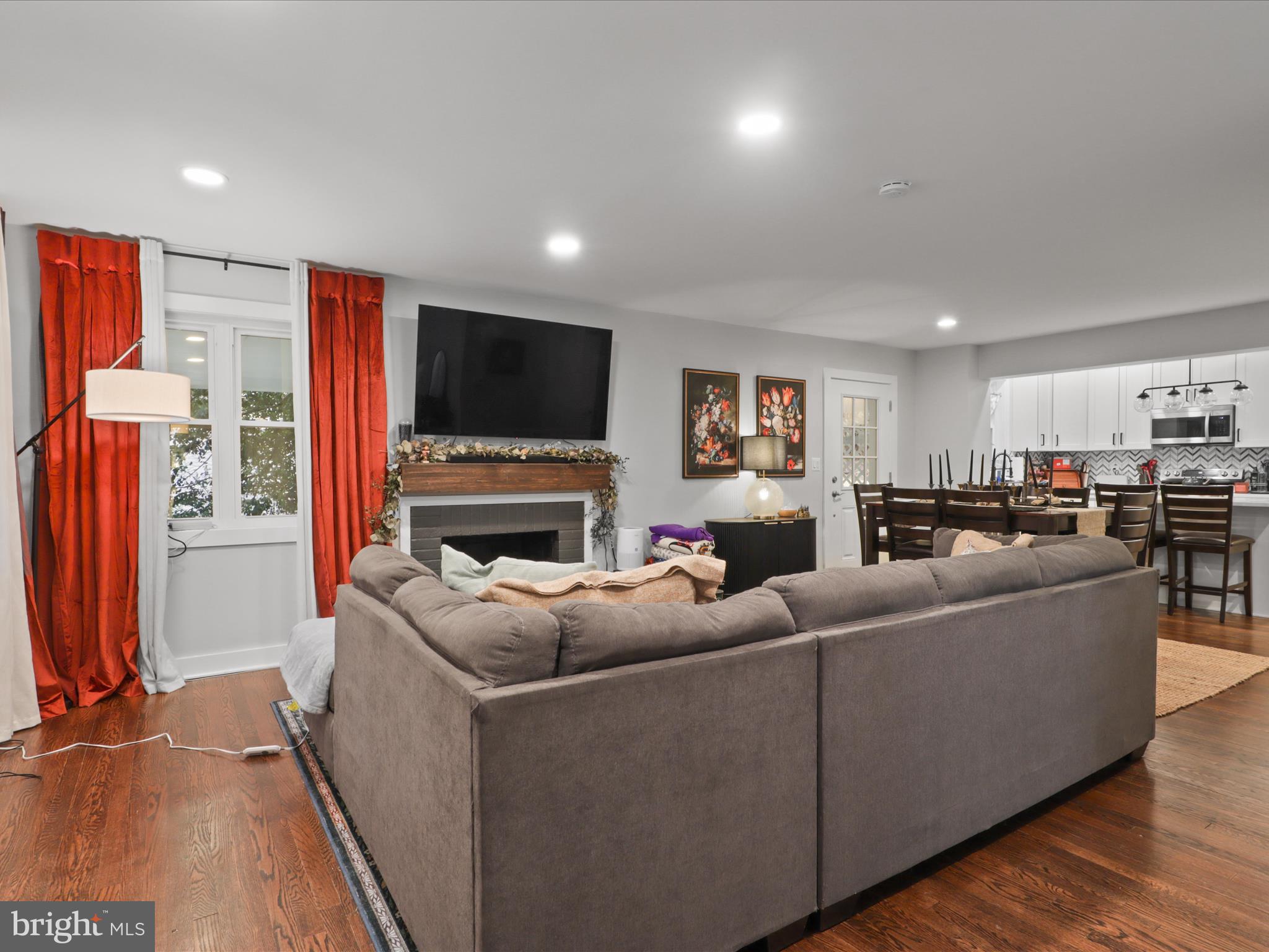 BROYHILL CREST - Residential Lease