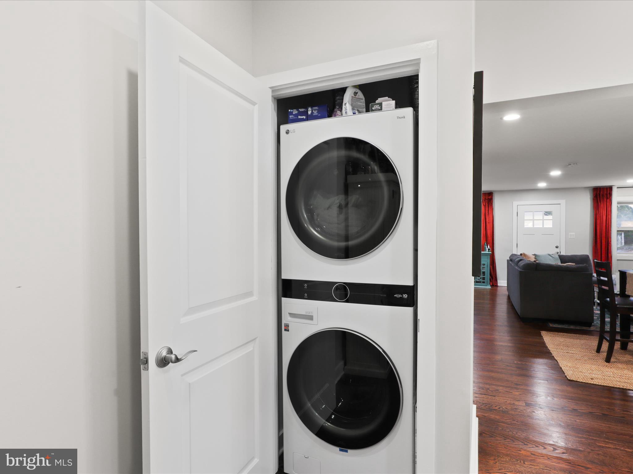 BROYHILL CREST - Residential Lease