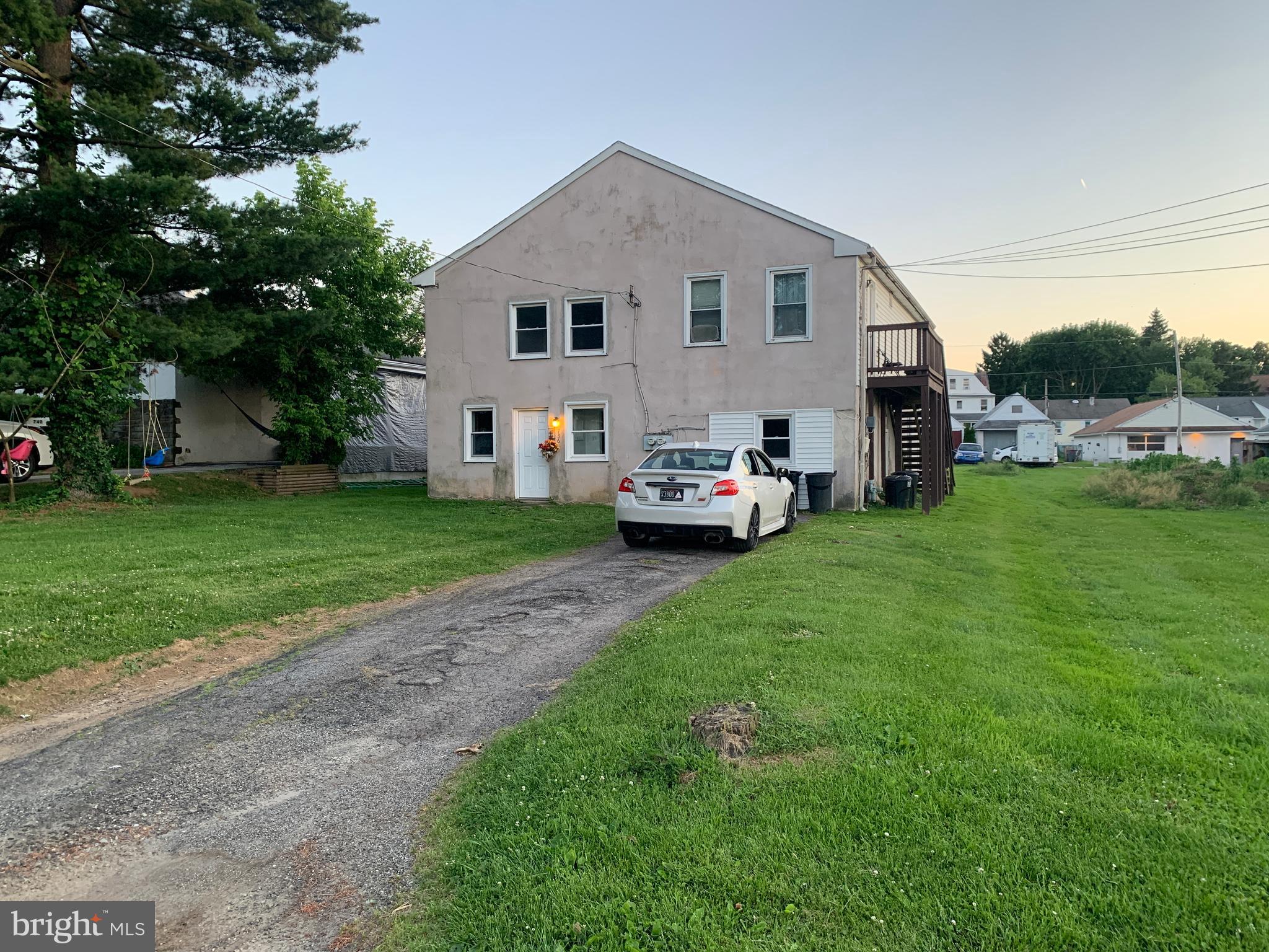 Main image without alt text