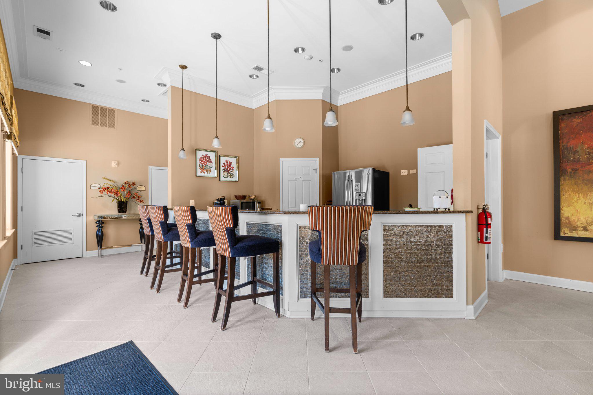 FOUR SEASONS - Residential