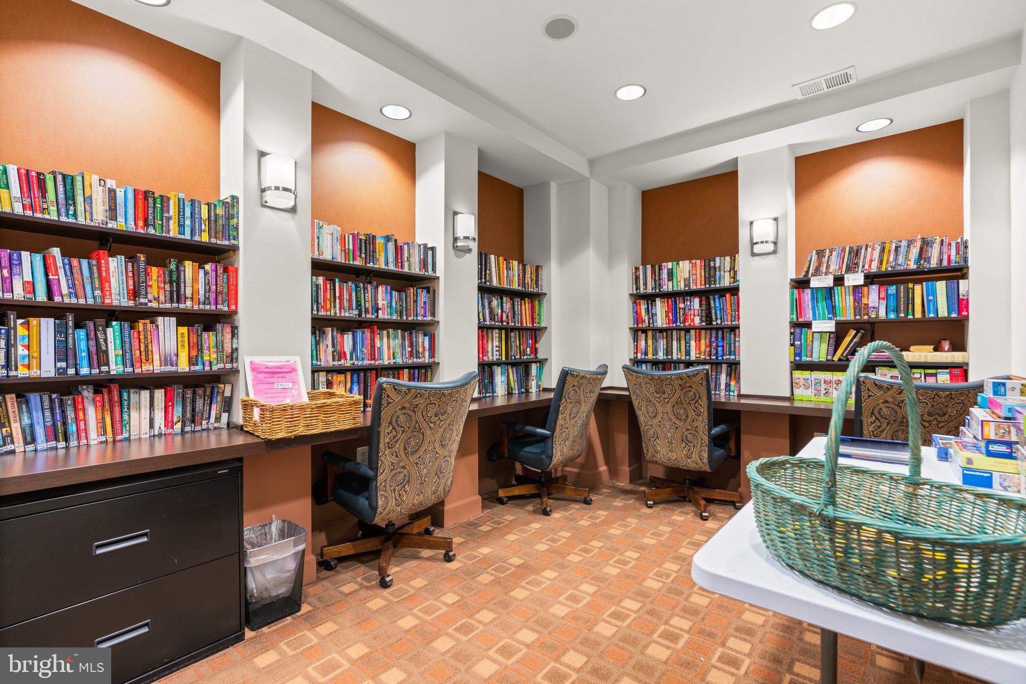 FOUR SEASONS - Residential