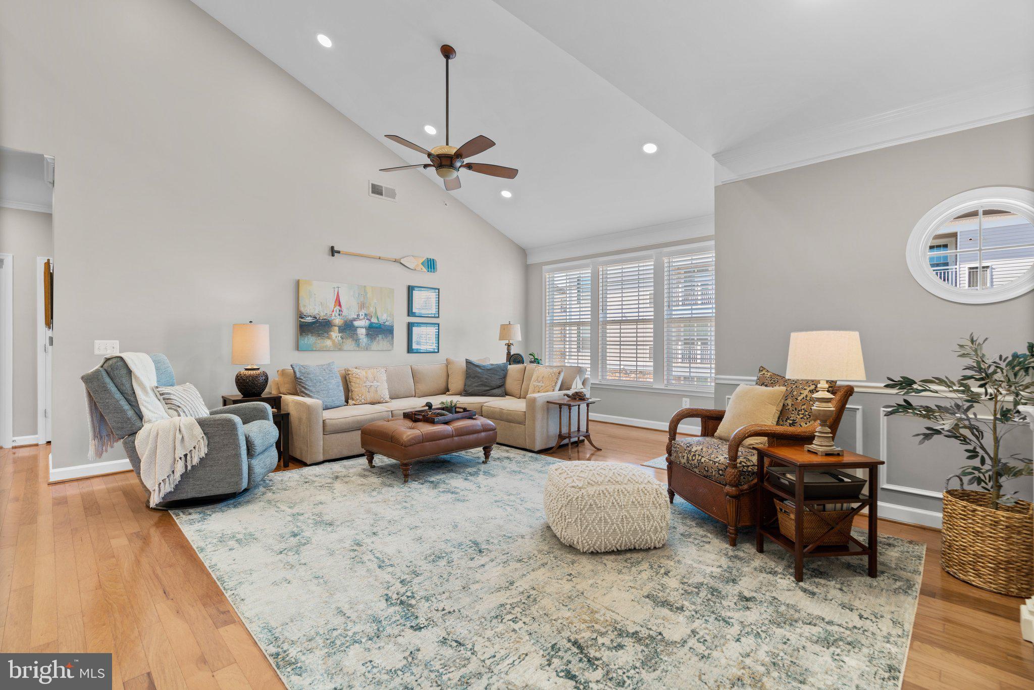 FOUR SEASONS - Residential