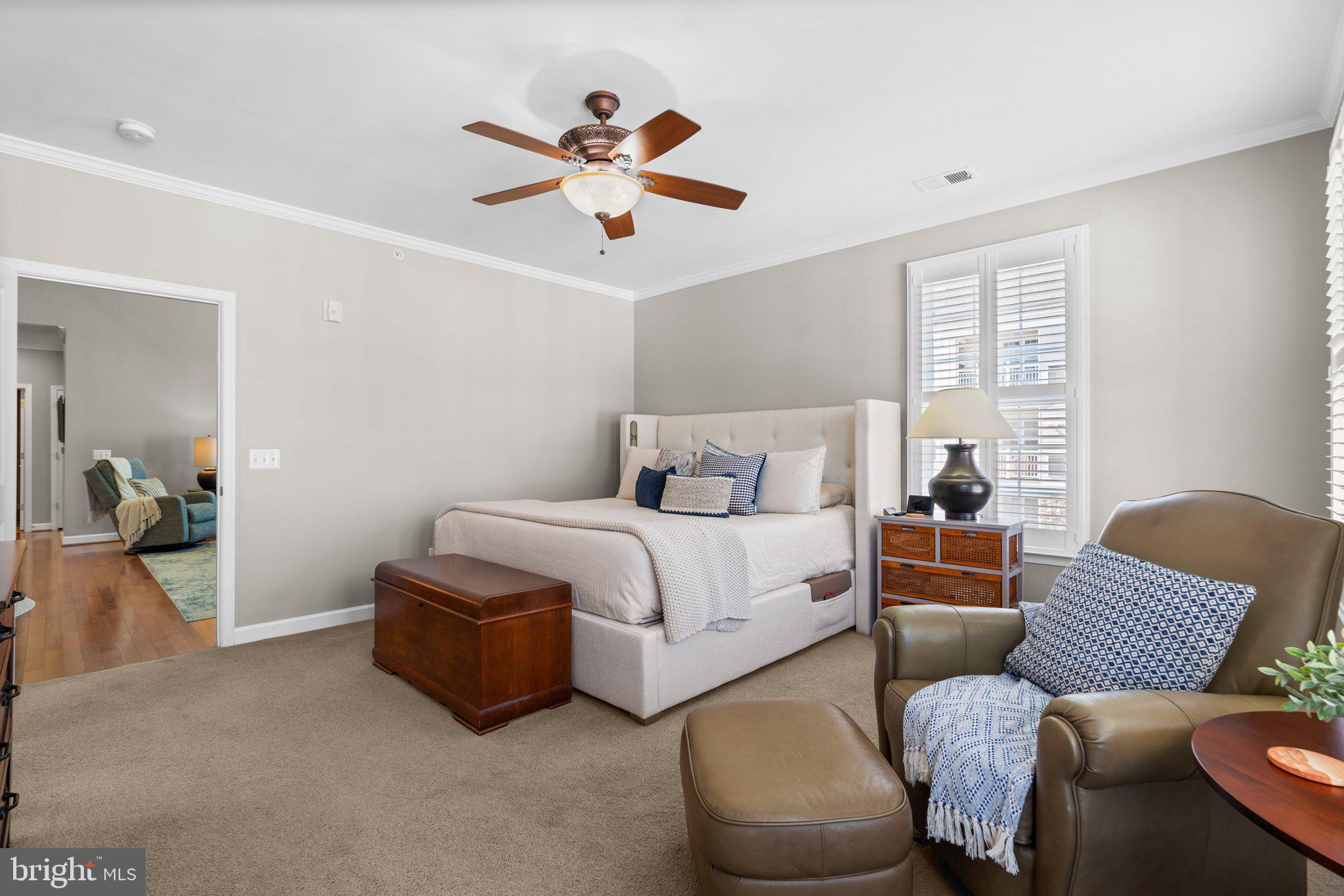 FOUR SEASONS - Residential