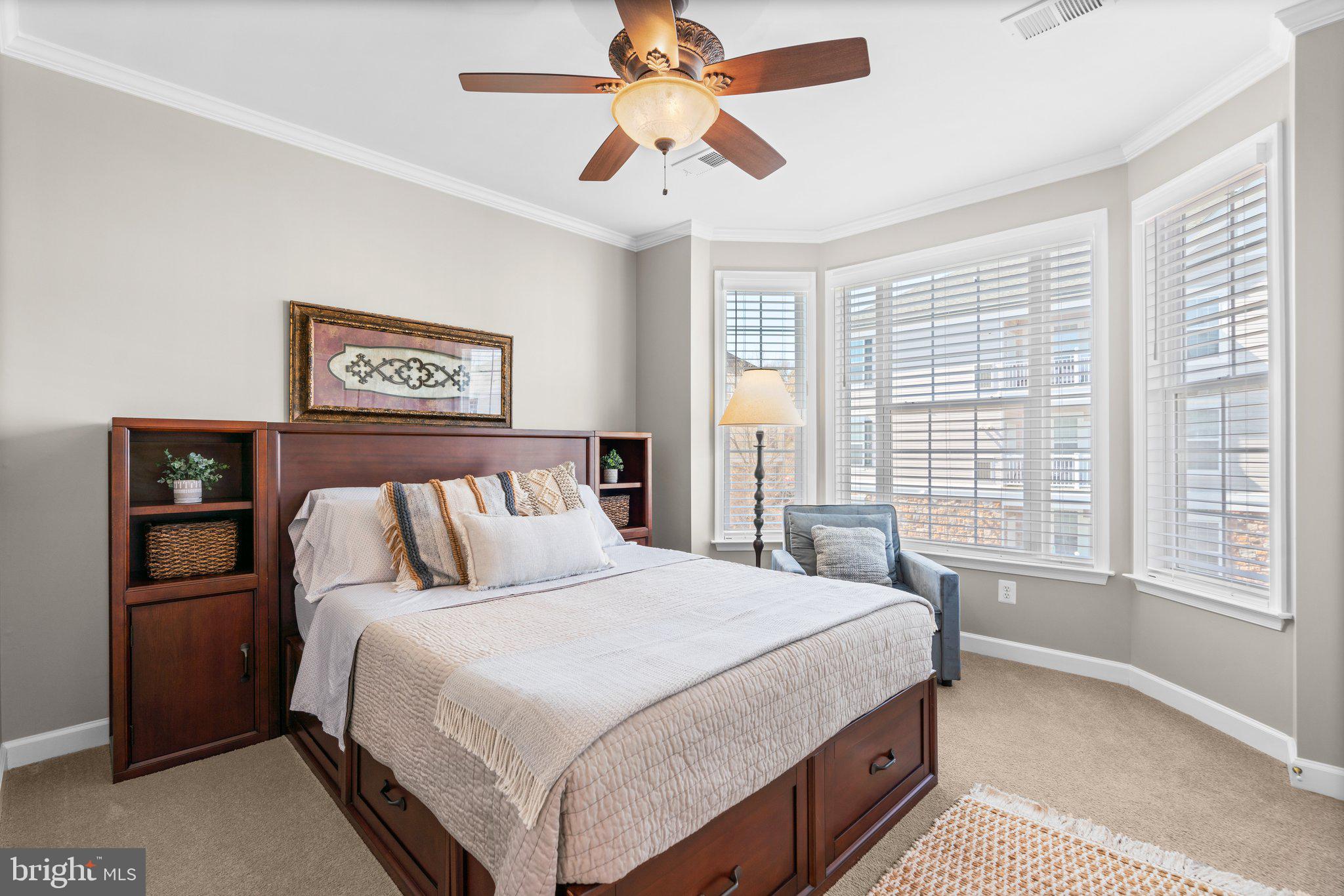 FOUR SEASONS - Residential