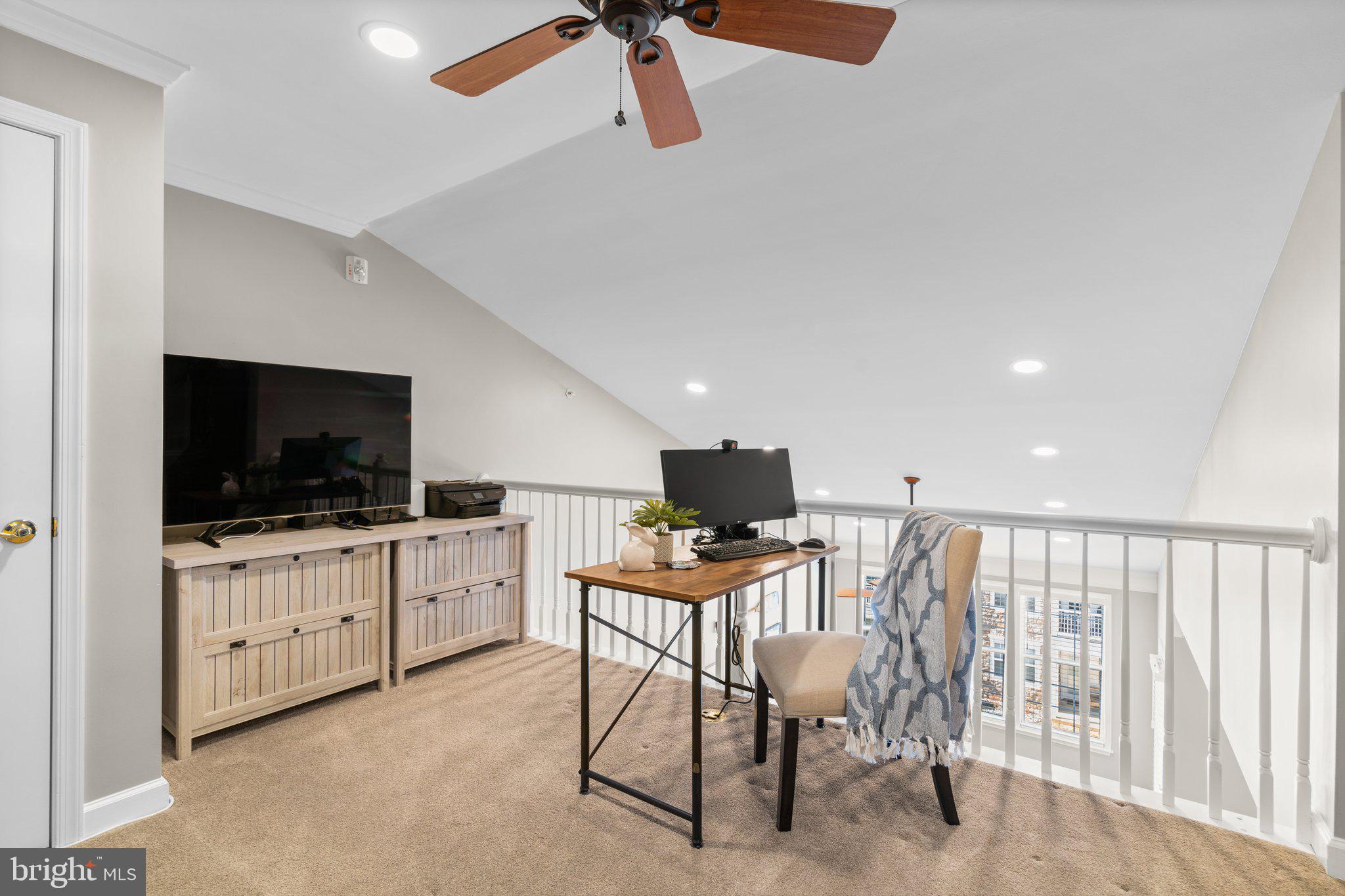 FOUR SEASONS - Residential