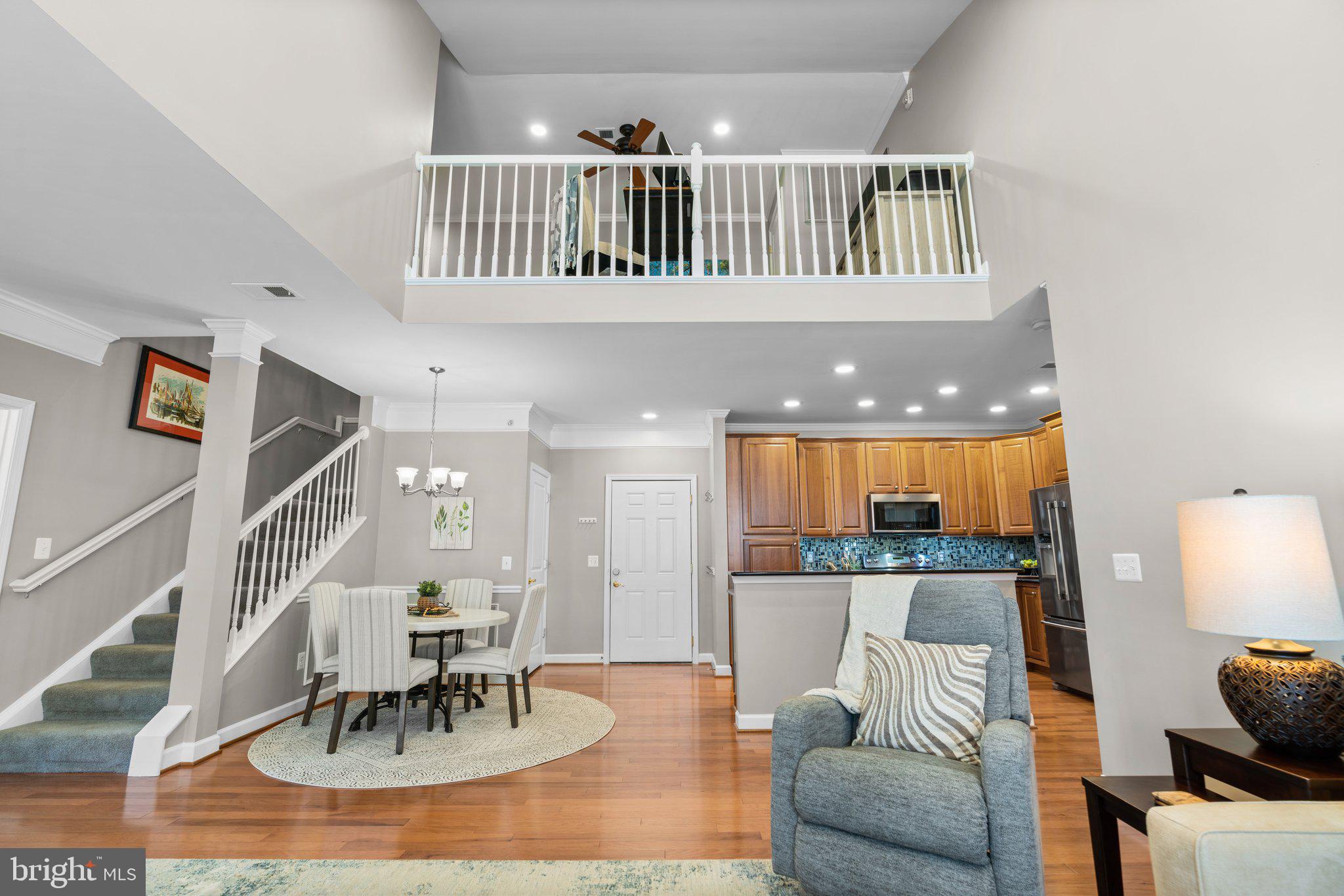 FOUR SEASONS - Residential