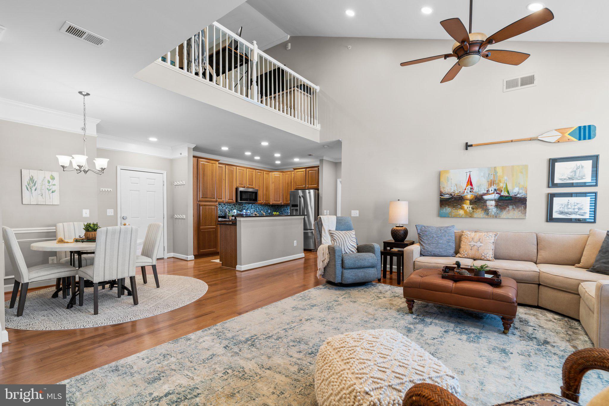 FOUR SEASONS - Residential