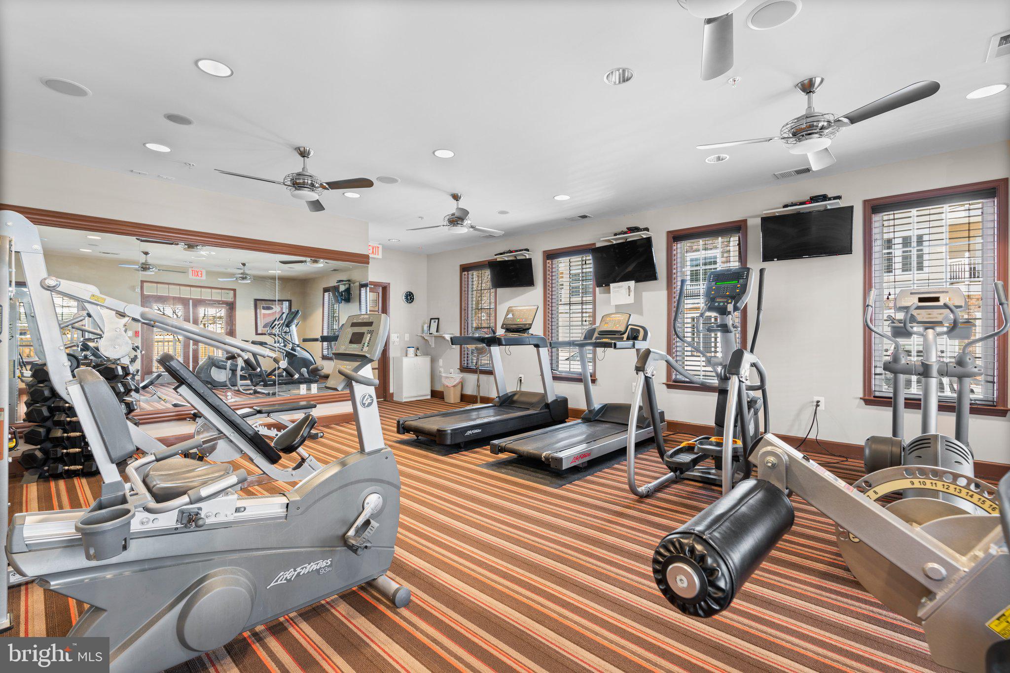 FOUR SEASONS - Residential