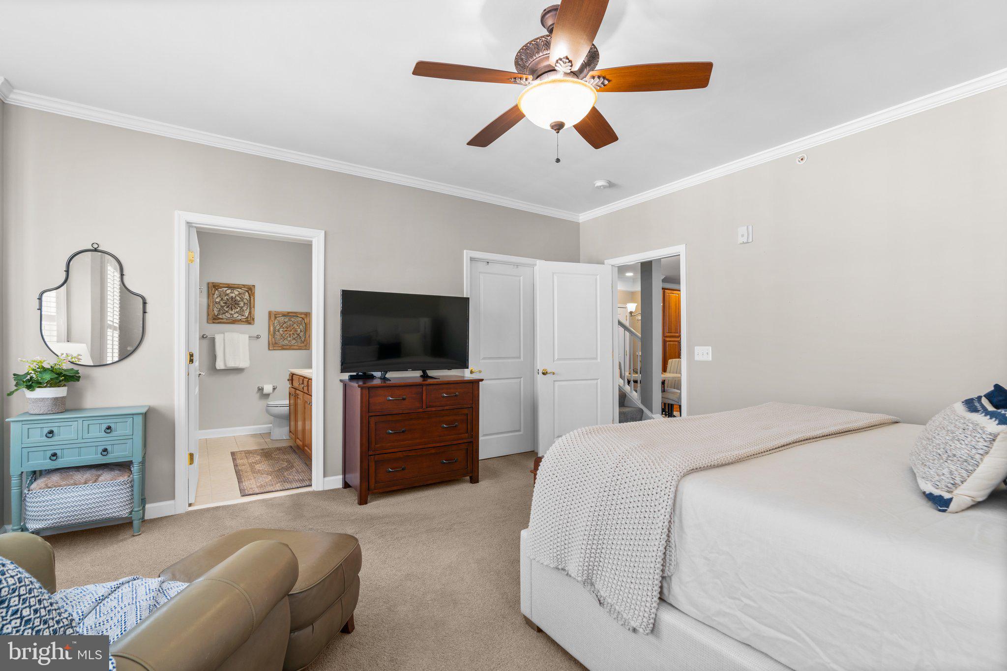 FOUR SEASONS - Residential