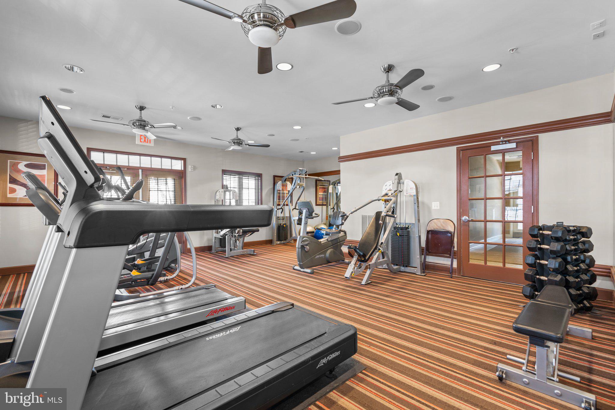 FOUR SEASONS - Residential