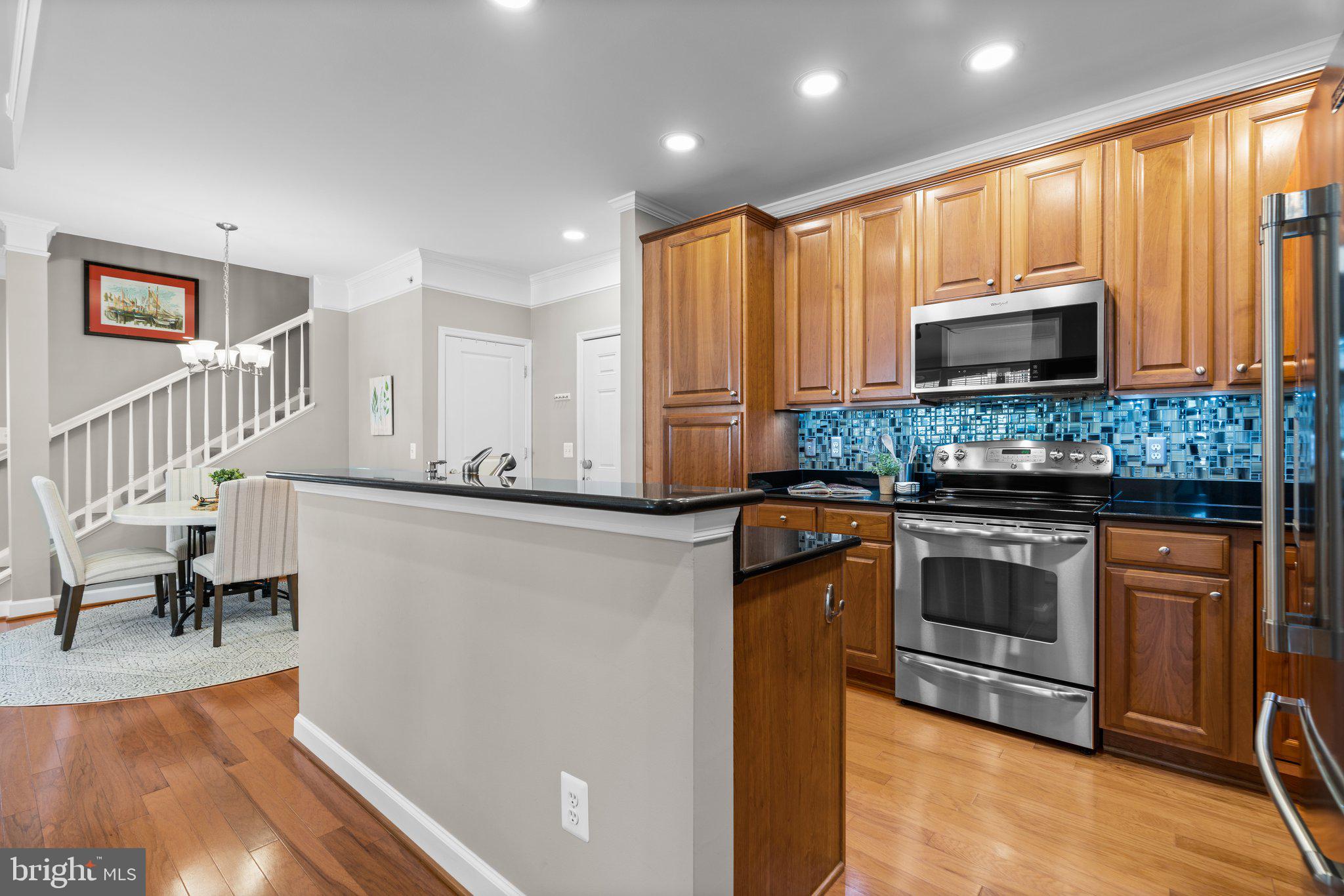 FOUR SEASONS - Residential