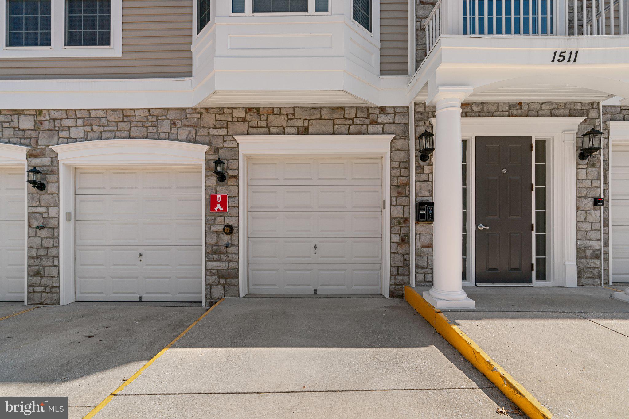 FOUR SEASONS - Residential