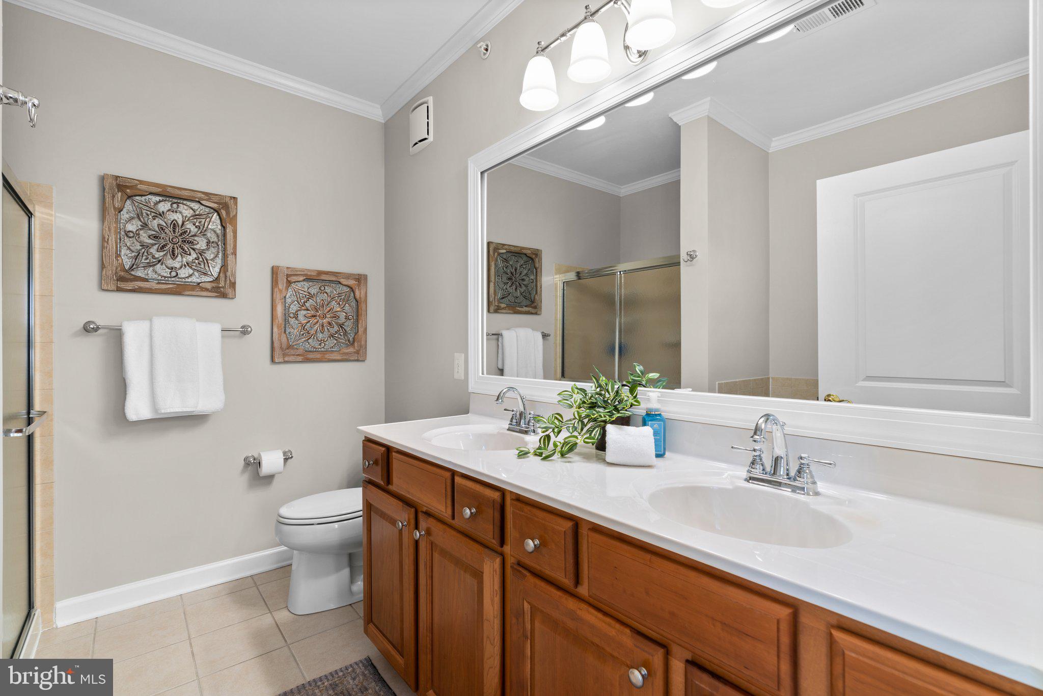 FOUR SEASONS - Residential