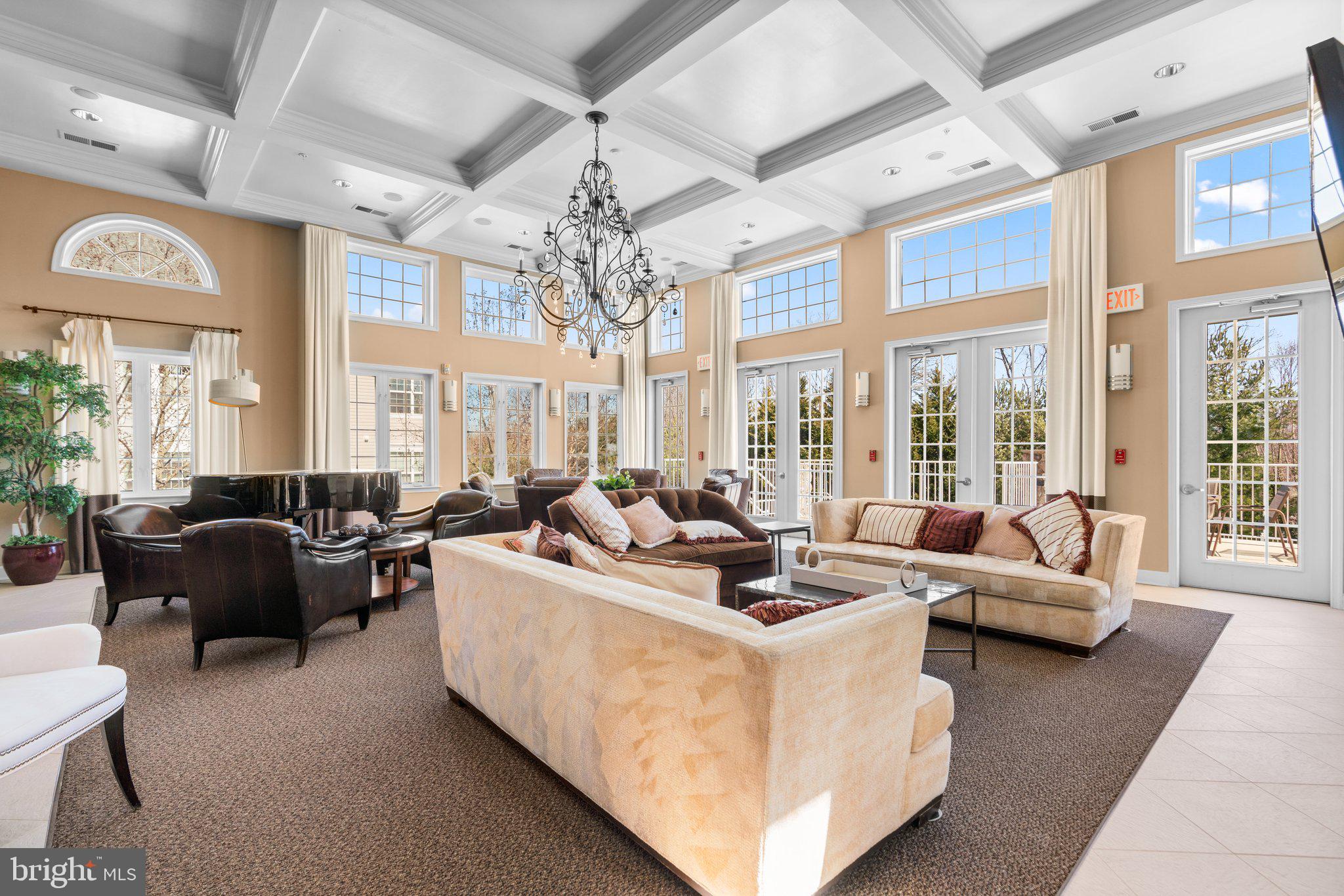 FOUR SEASONS - Residential