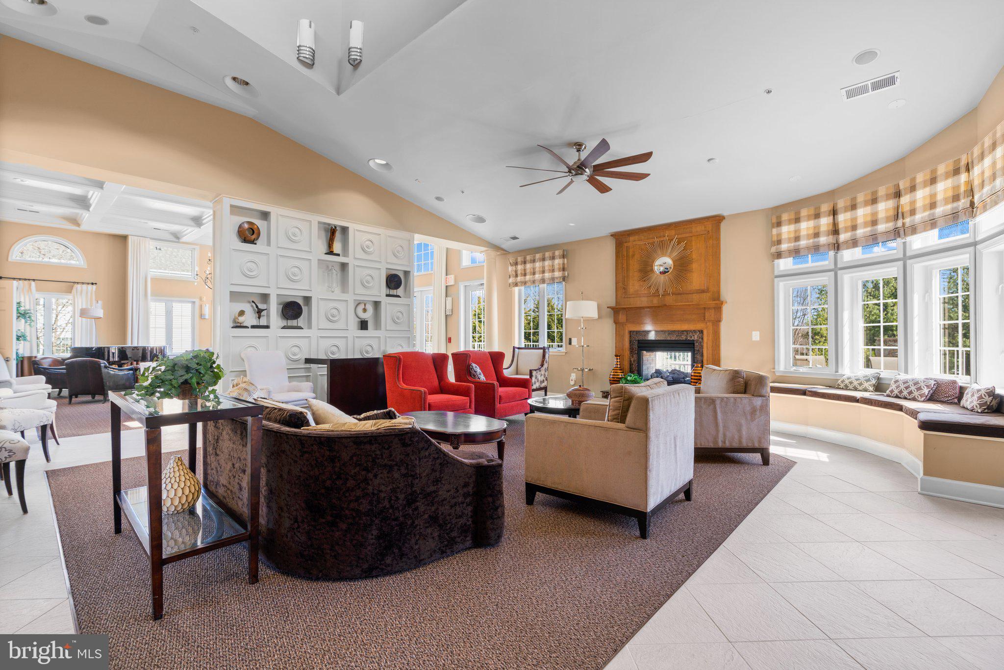 FOUR SEASONS - Residential