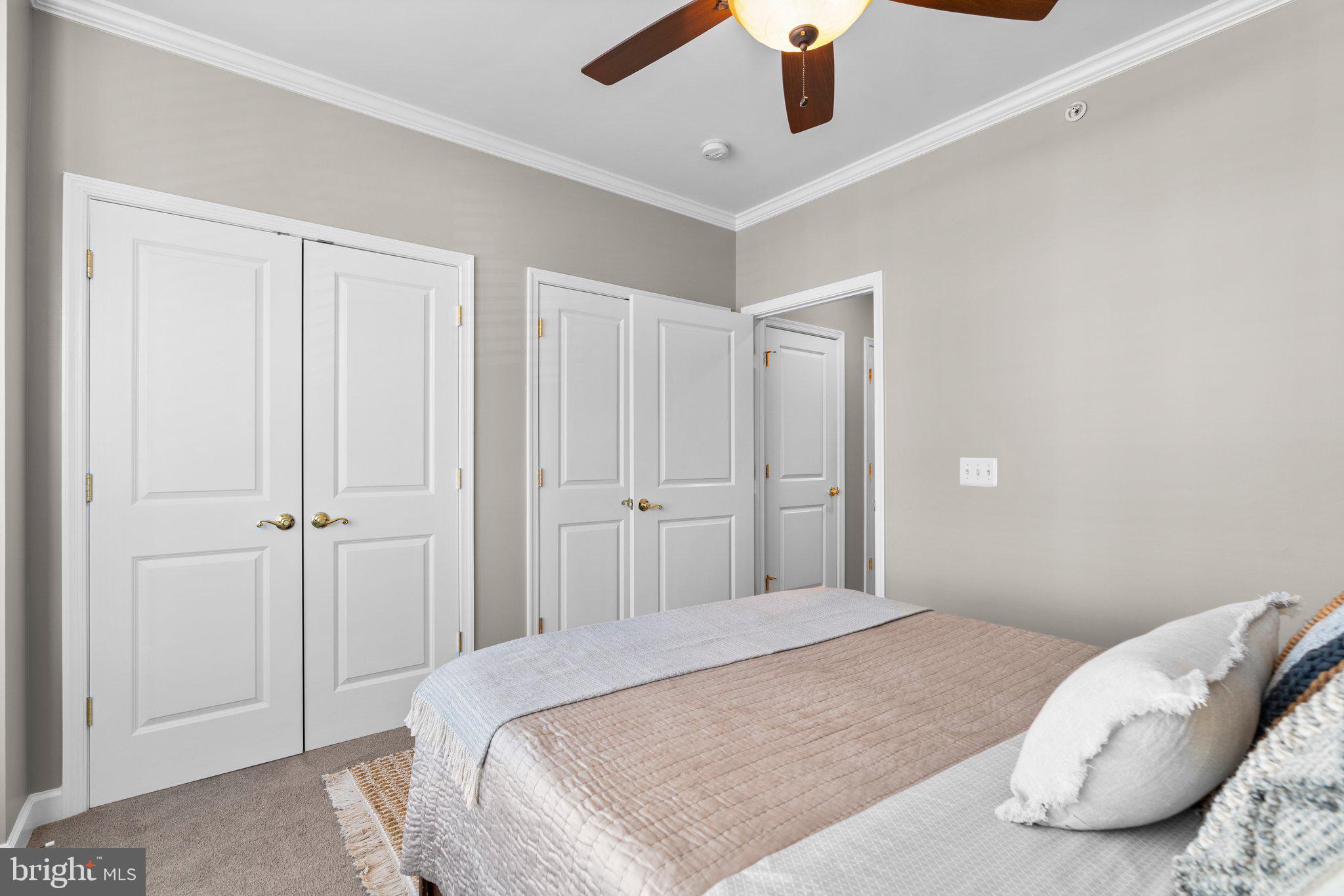 FOUR SEASONS - Residential