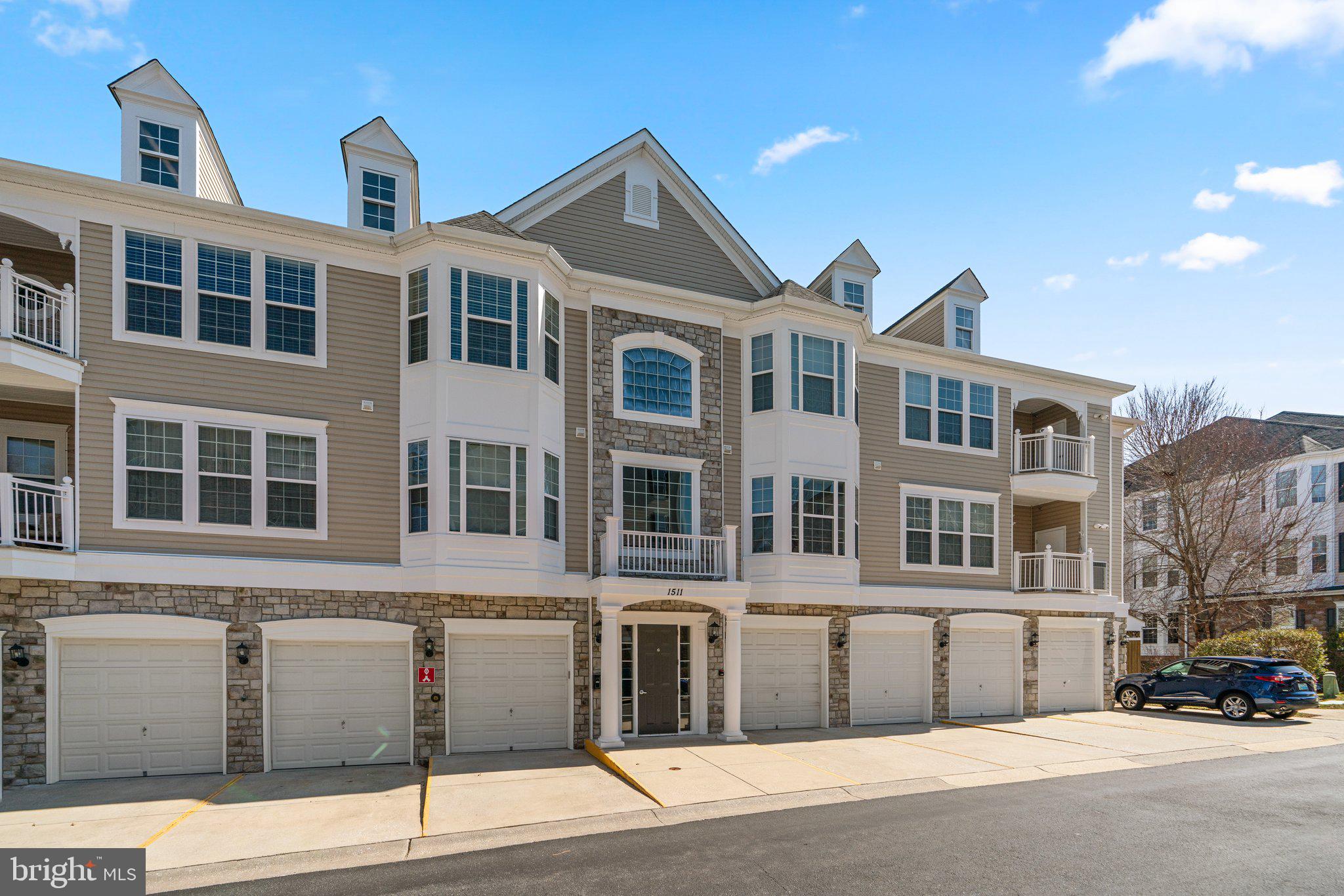 FOUR SEASONS - Residential