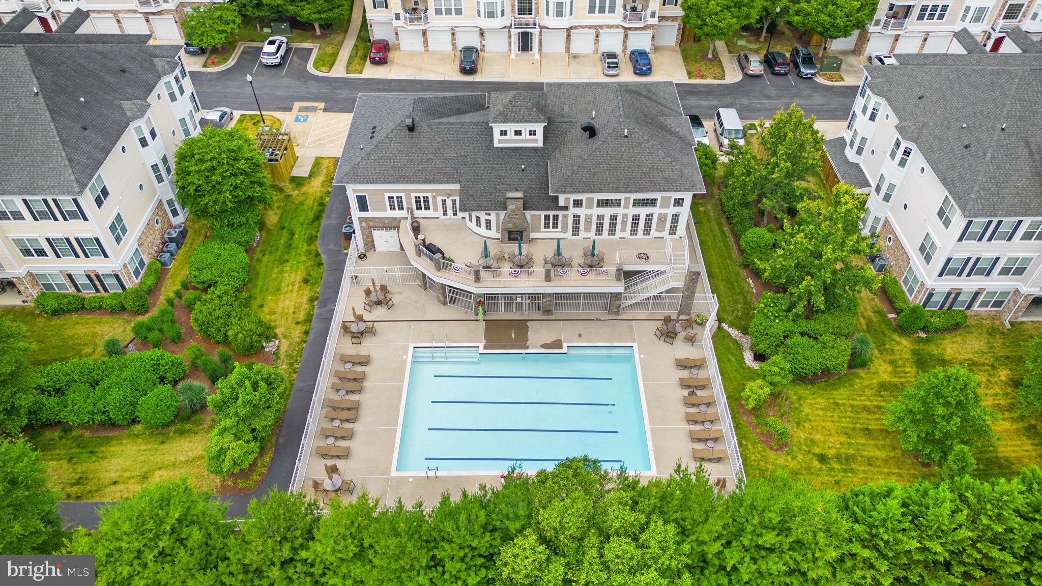 FOUR SEASONS - Residential