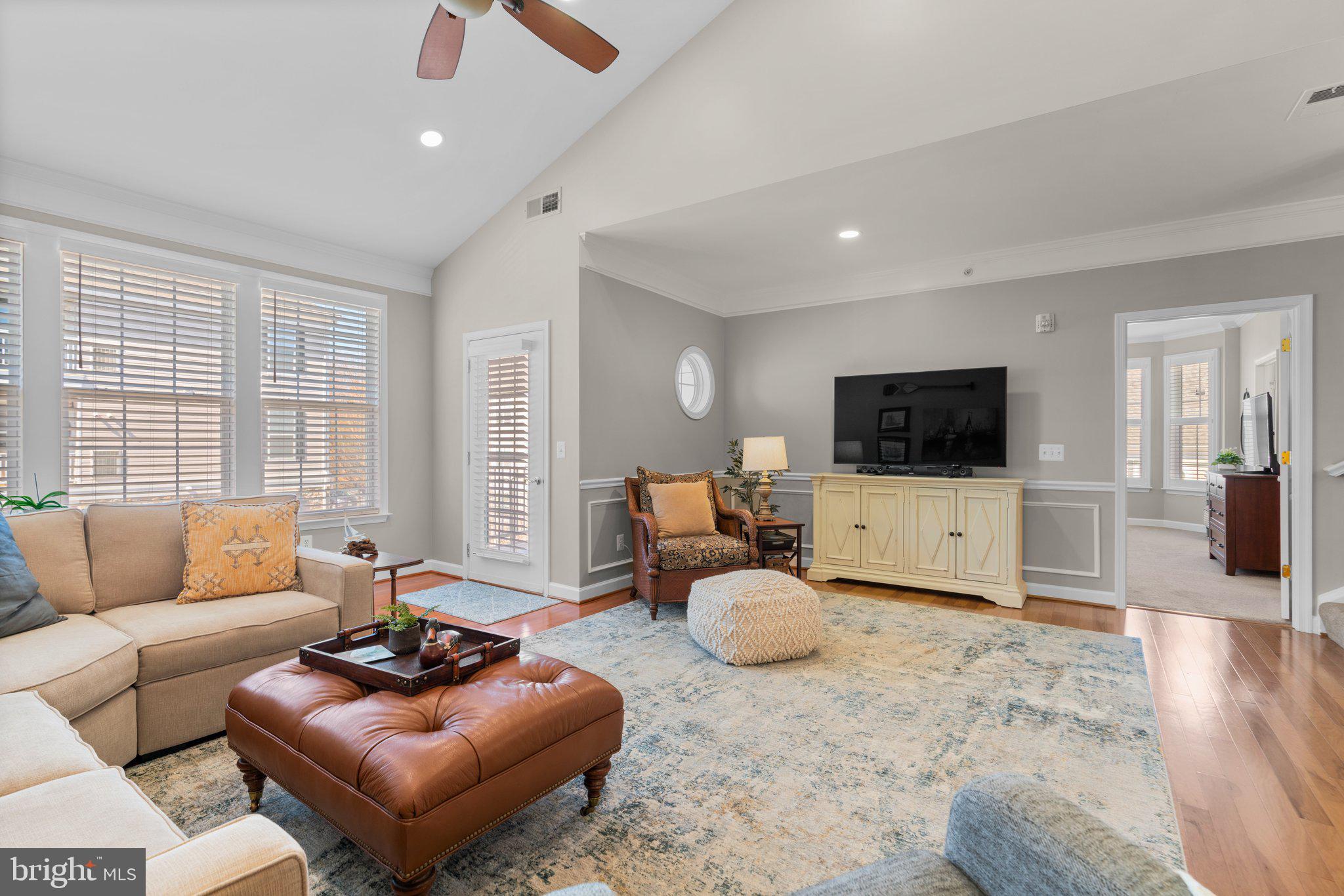 FOUR SEASONS - Residential