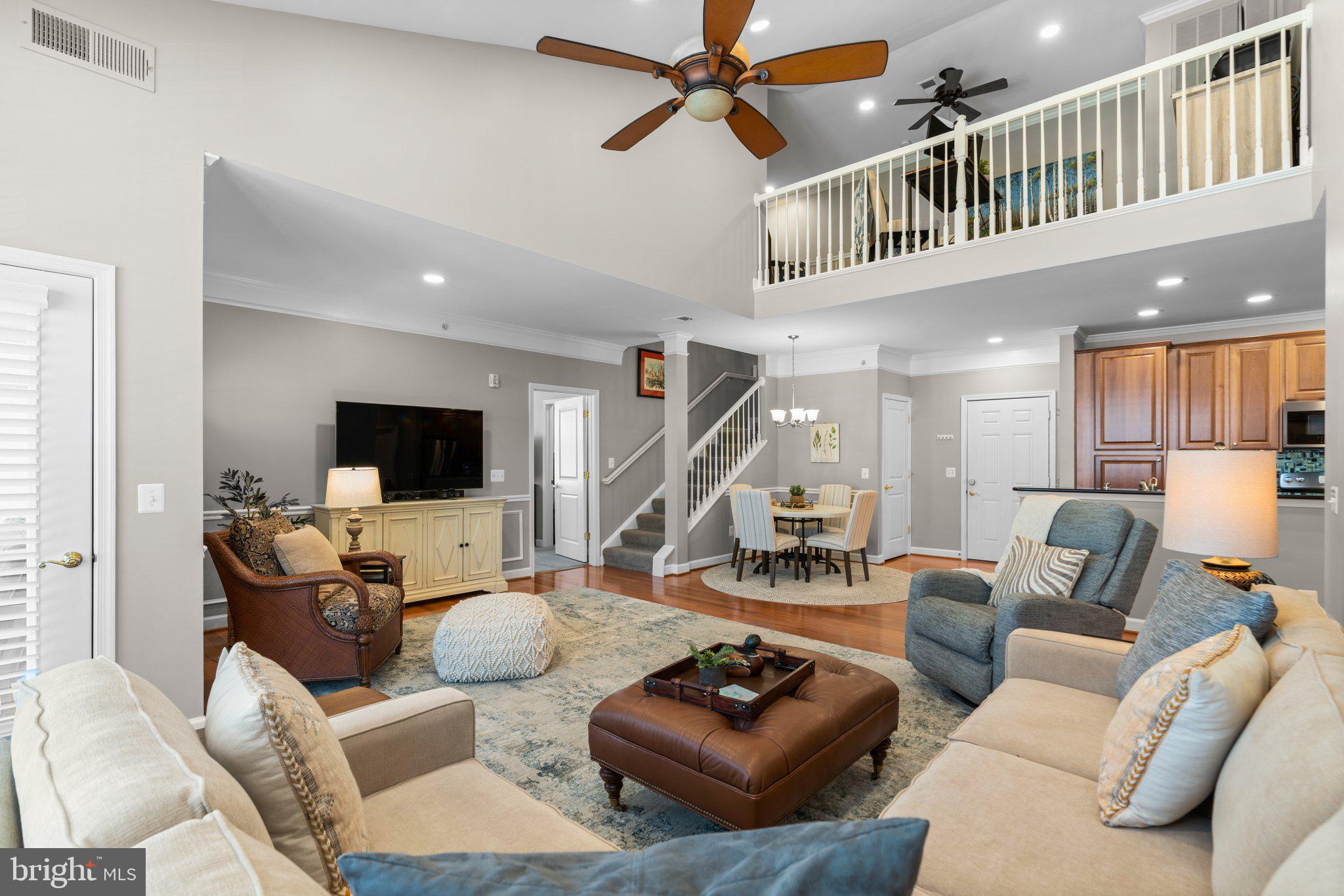 FOUR SEASONS - Residential