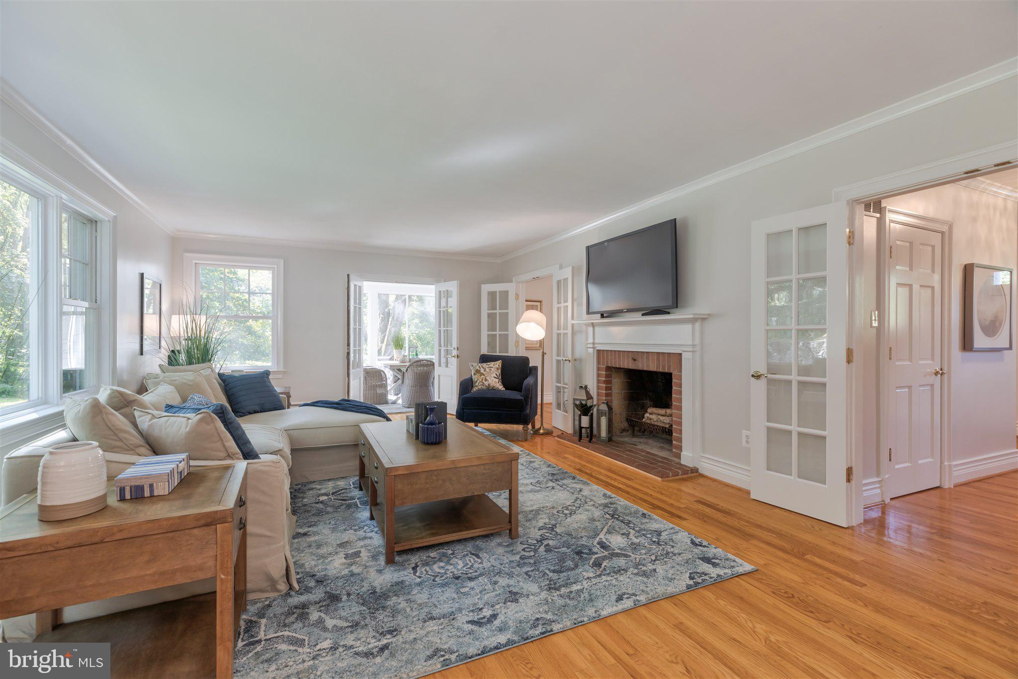 COUNTRY ACRES - Residential