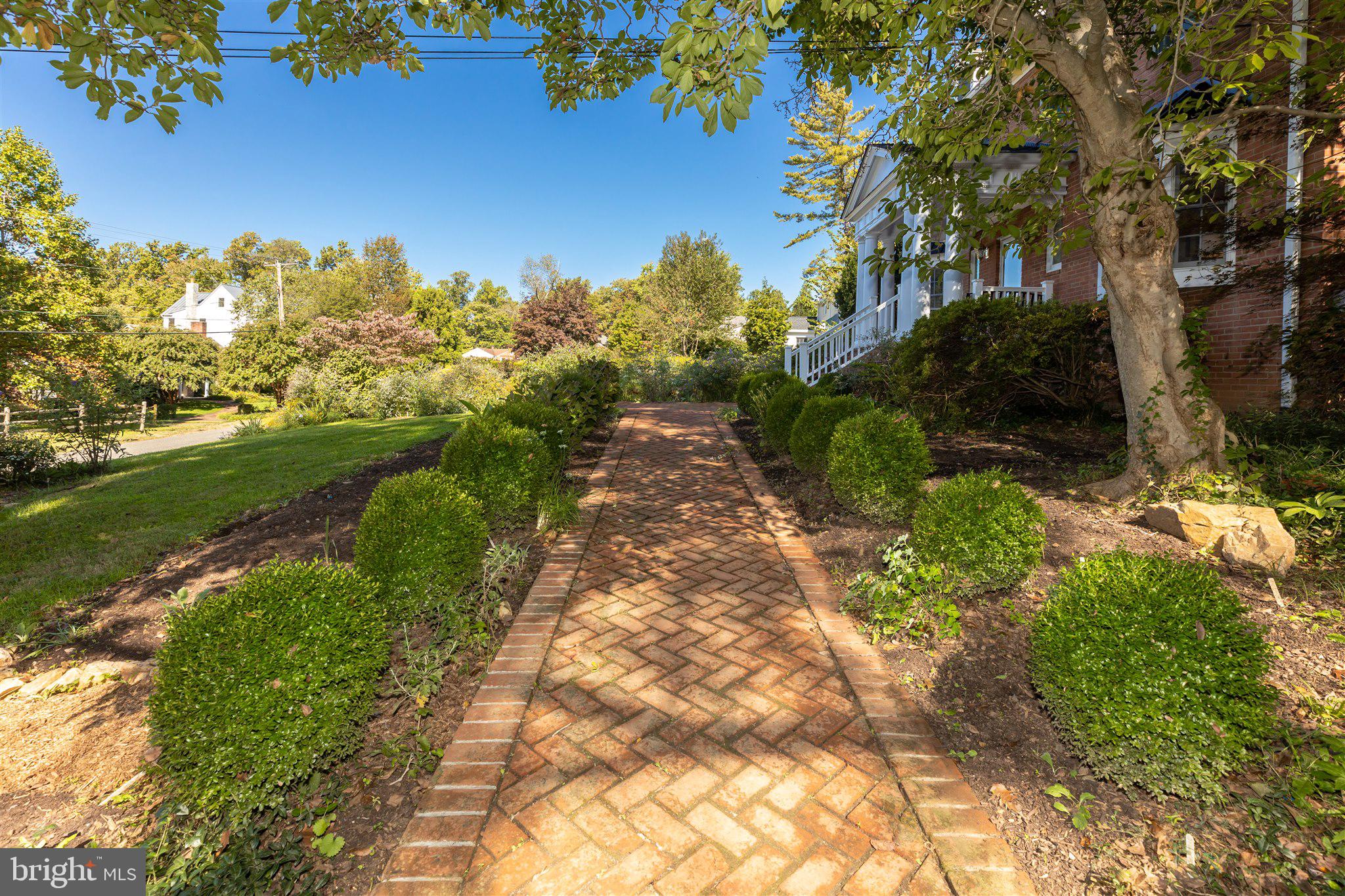 COUNTRY ACRES - Residential