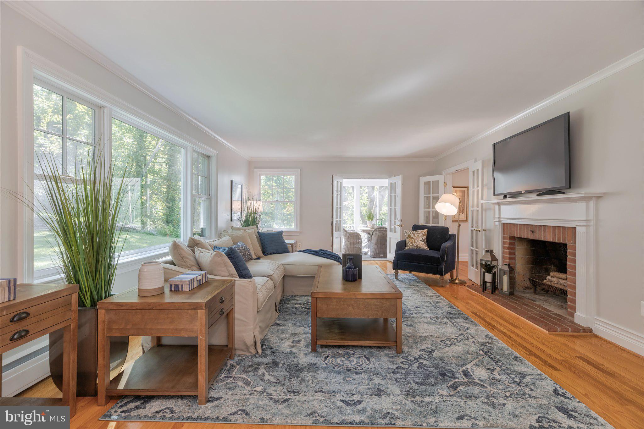 COUNTRY ACRES - Residential