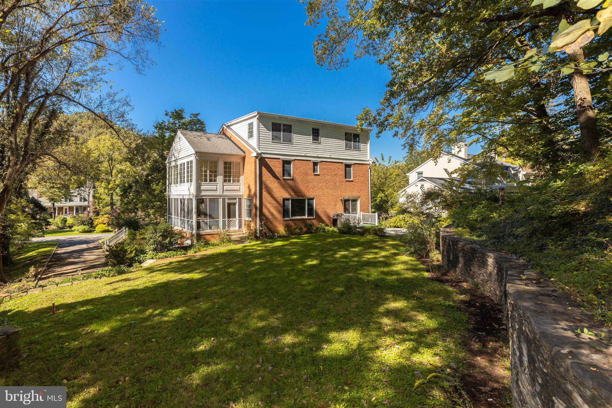 COUNTRY ACRES - Residential