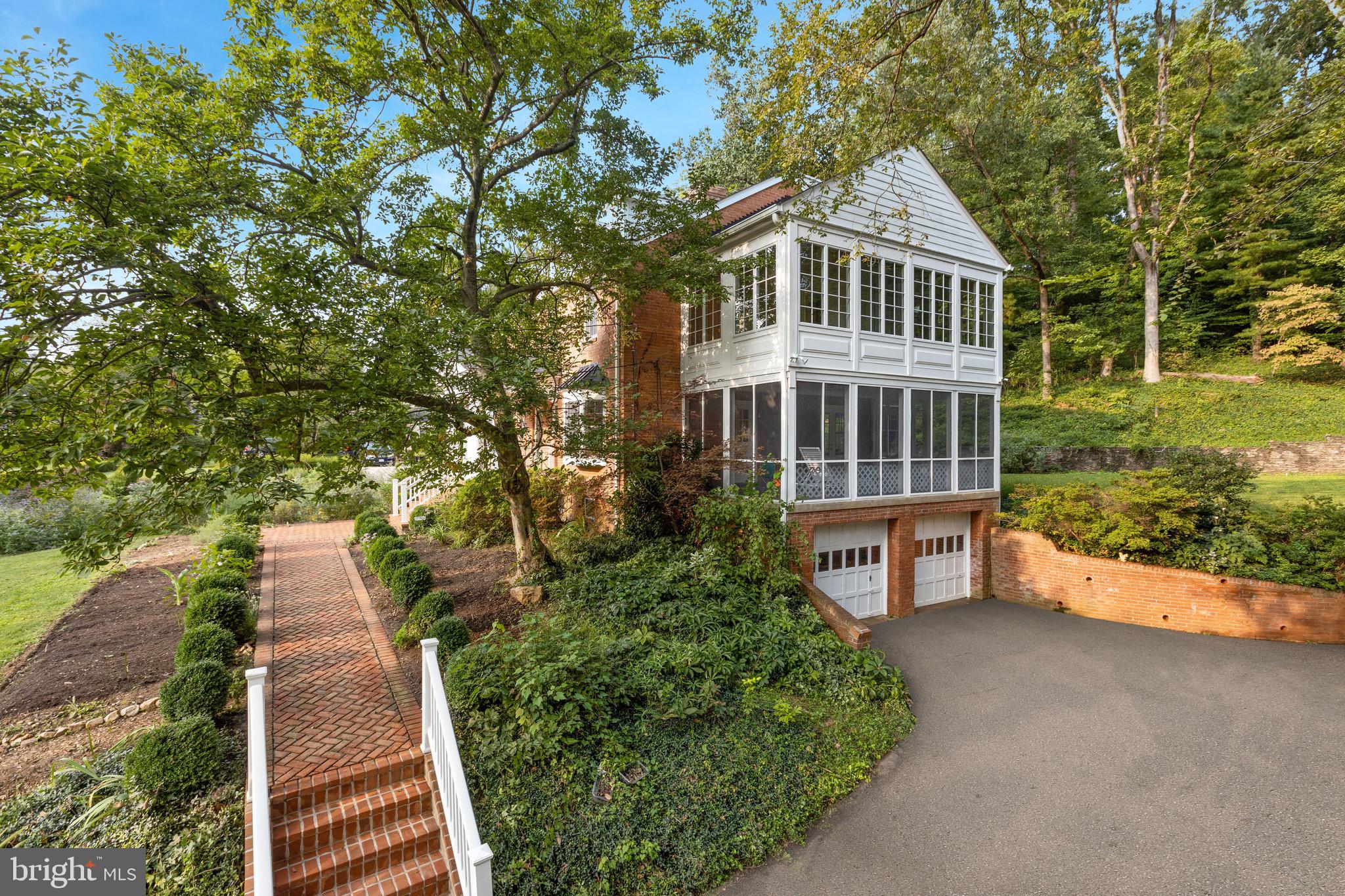 COUNTRY ACRES - Residential