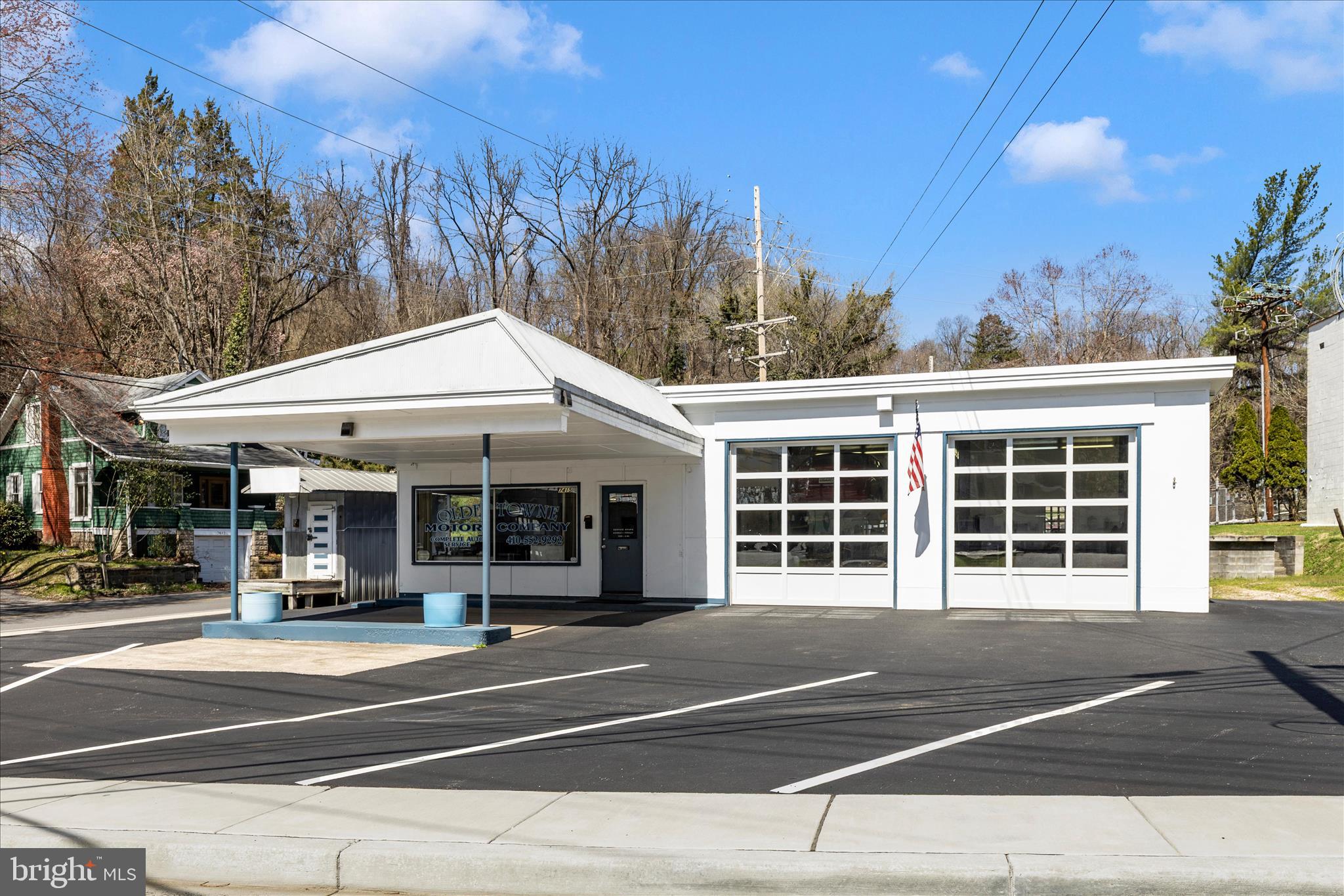 Main image without alt text