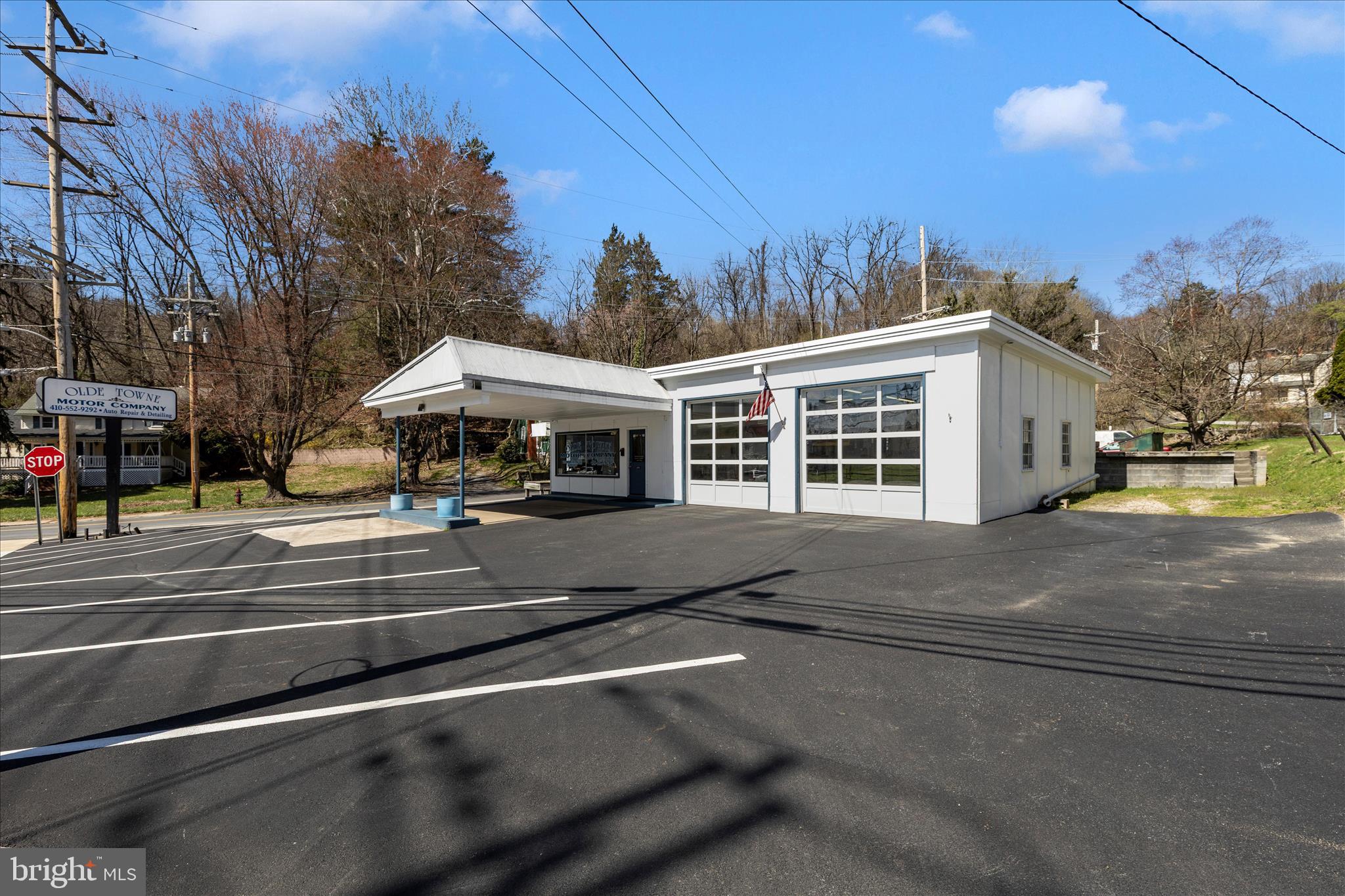 Main image without alt text