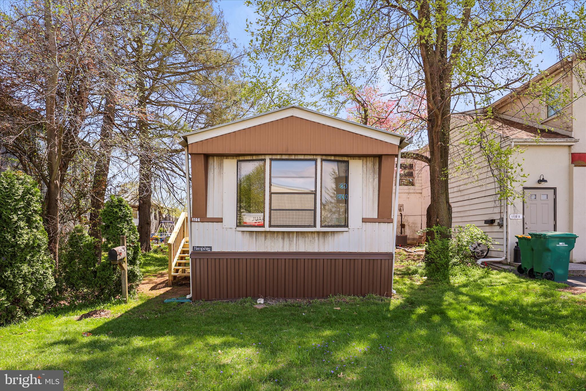 1104 W ELM AVENUE