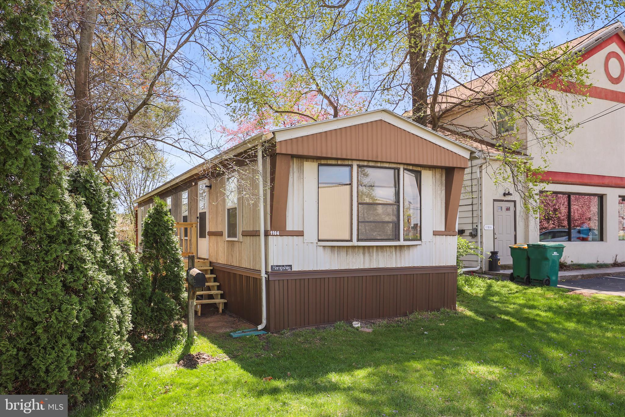 1104 W ELM AVENUE