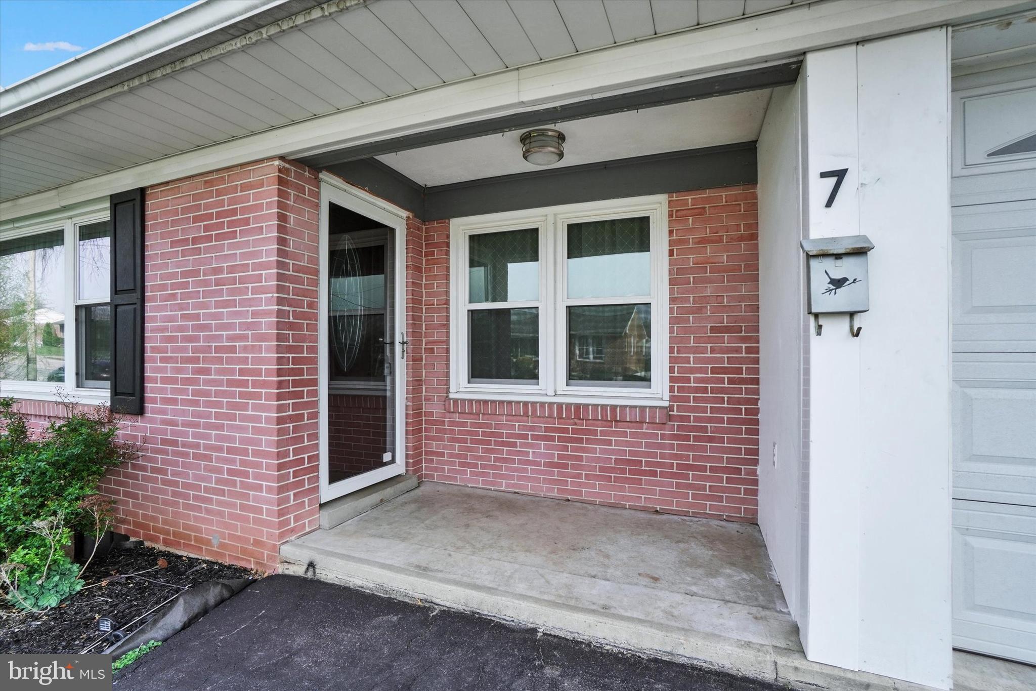7 WILLOW RUN ROAD