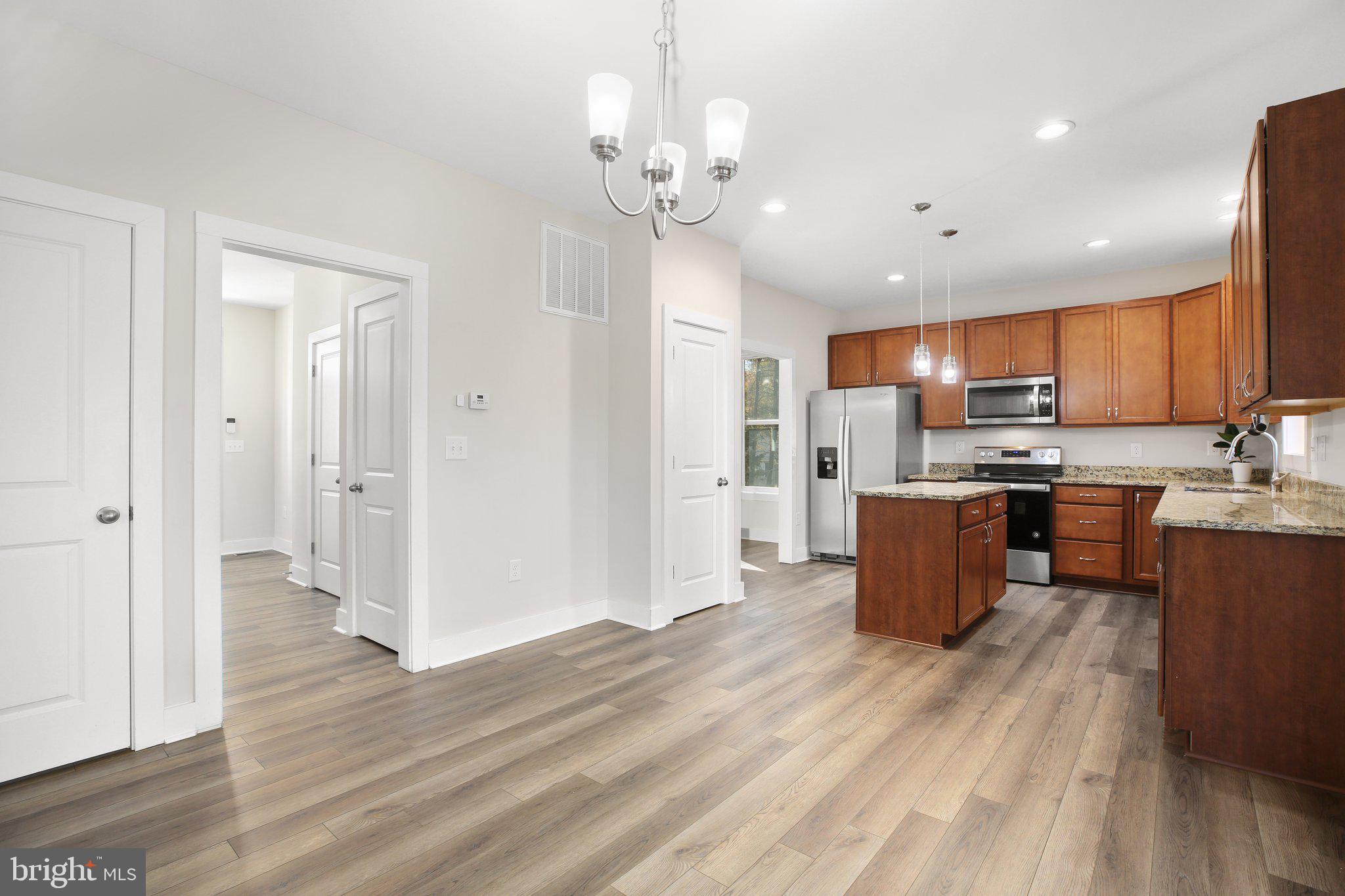 HIDDEN LAKE - Residential