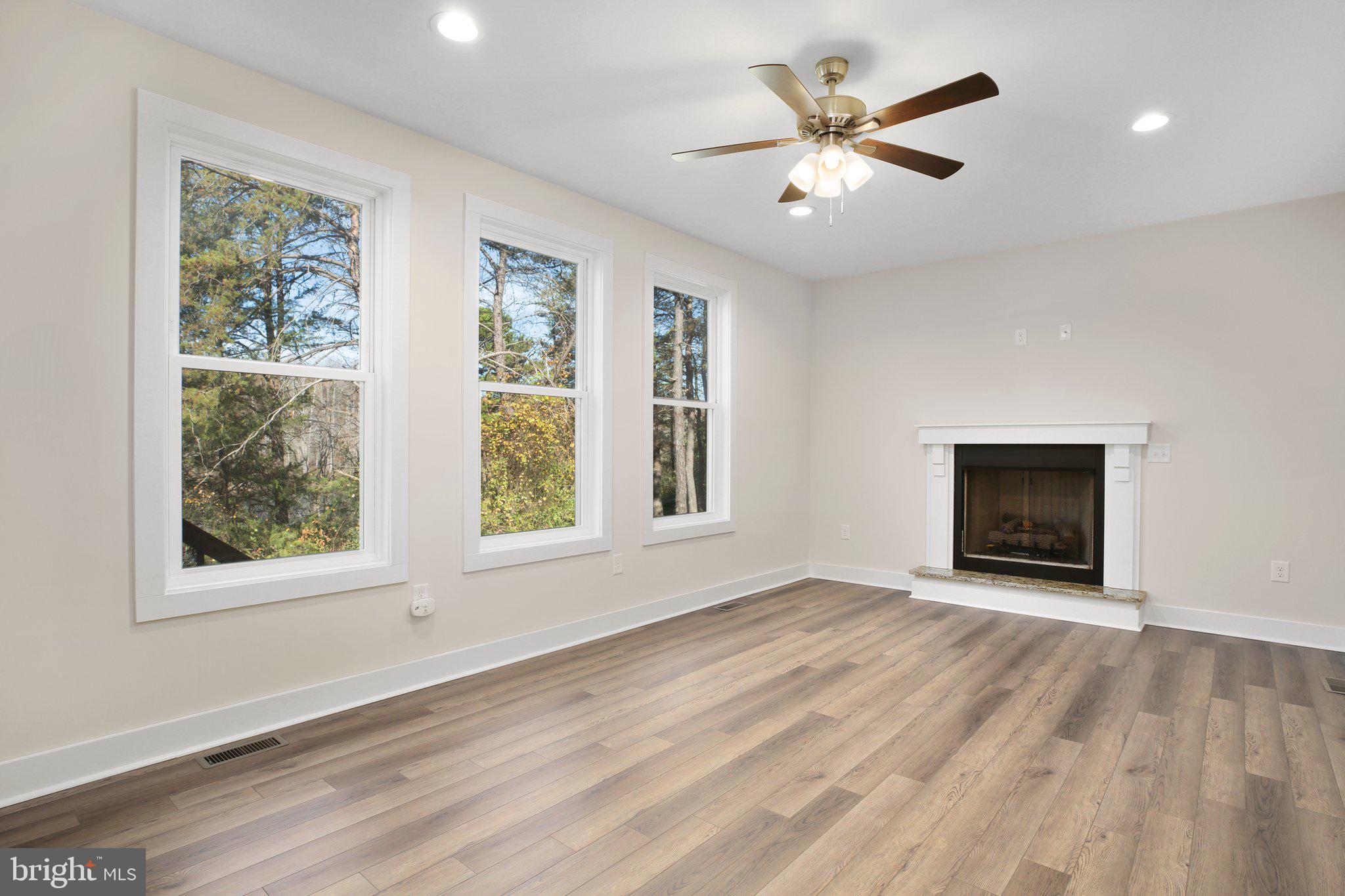 HIDDEN LAKE - Residential