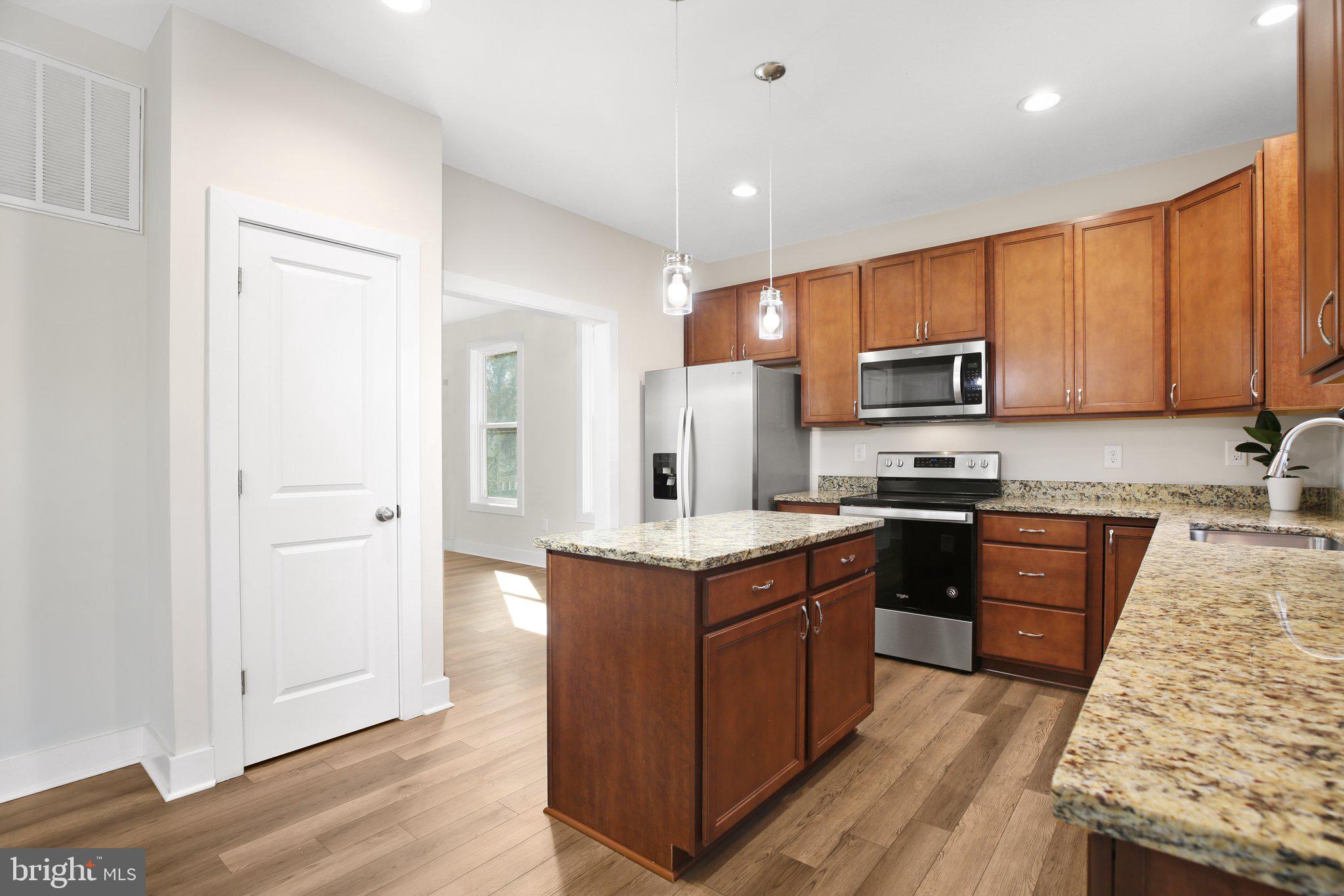 HIDDEN LAKE - Residential