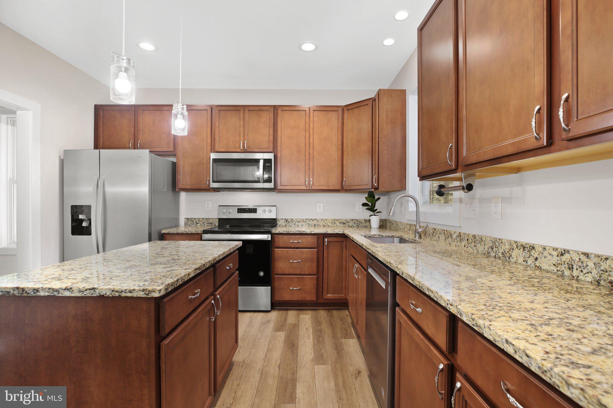 HIDDEN LAKE - Residential