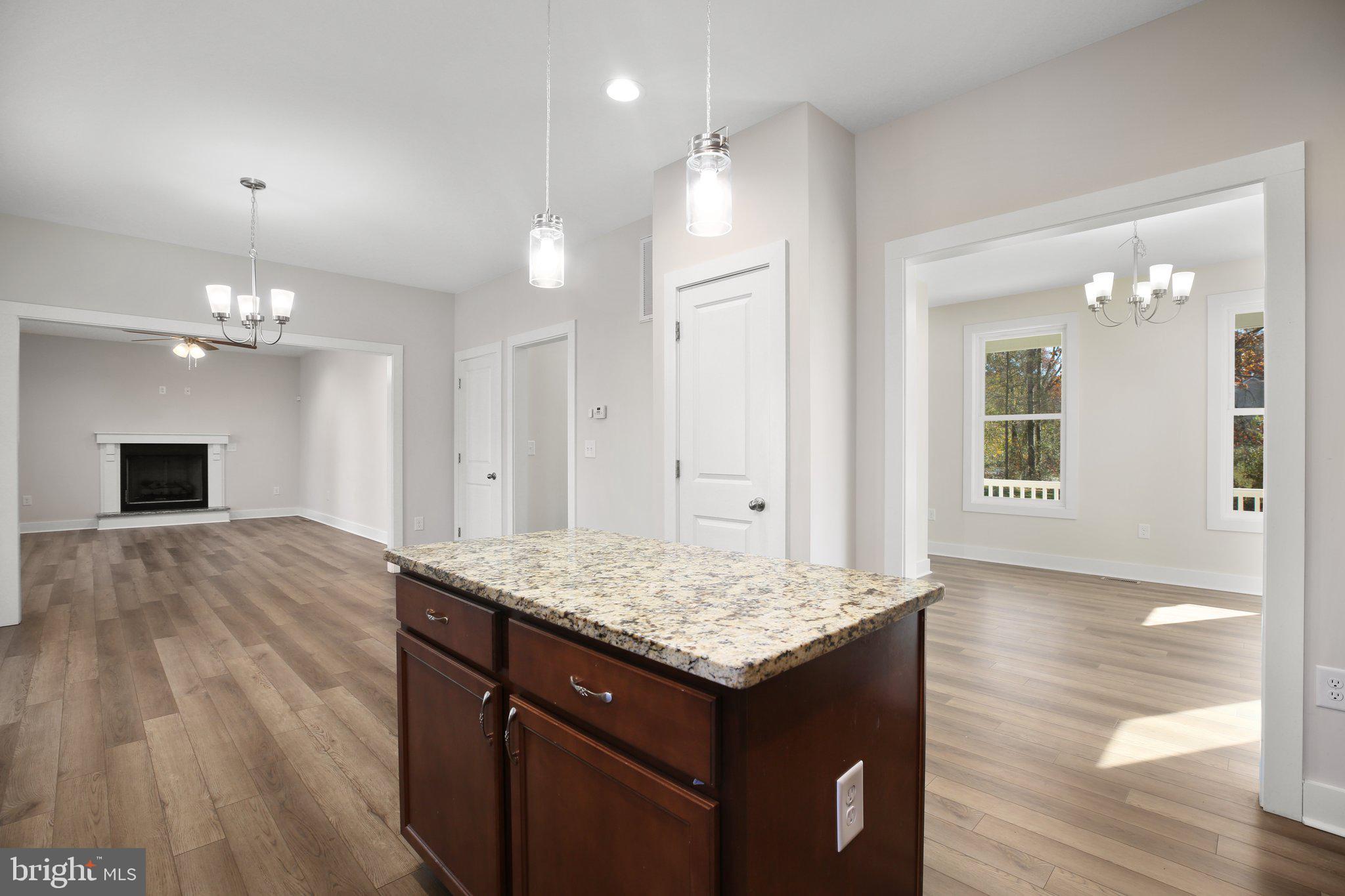 HIDDEN LAKE - Residential