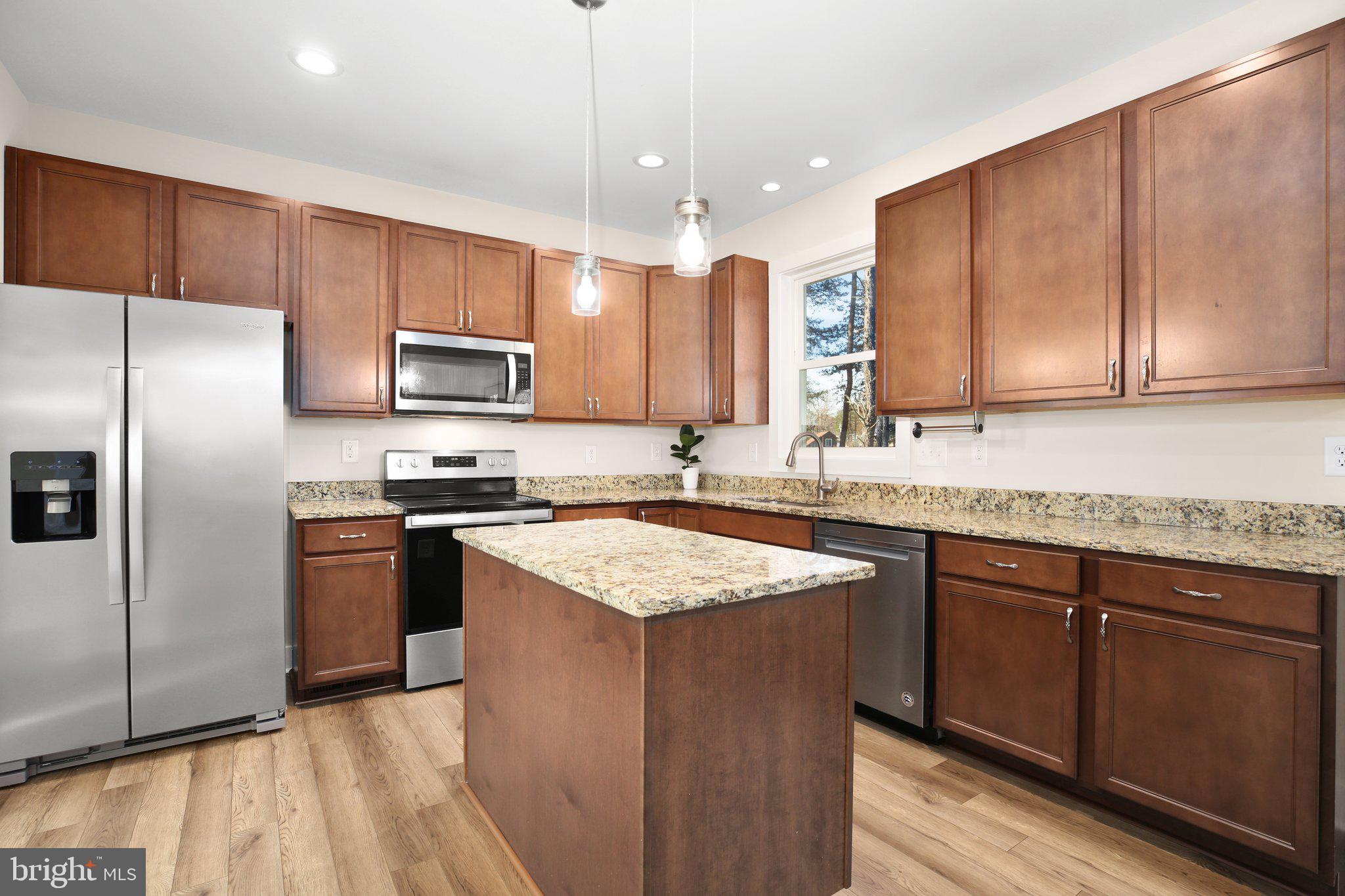 HIDDEN LAKE - Residential