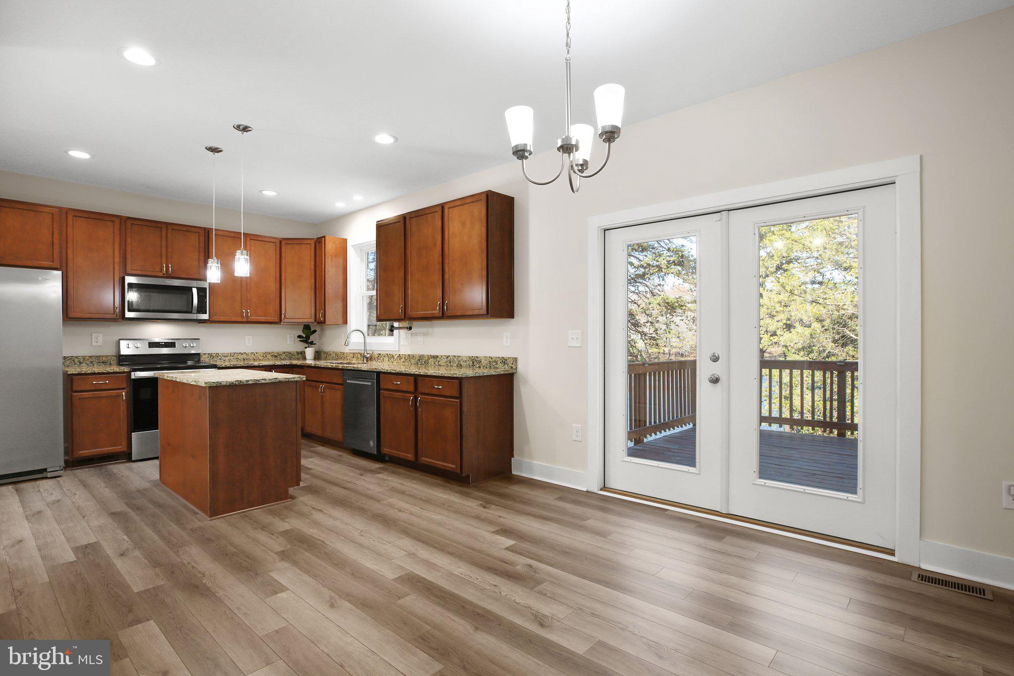 HIDDEN LAKE - Residential