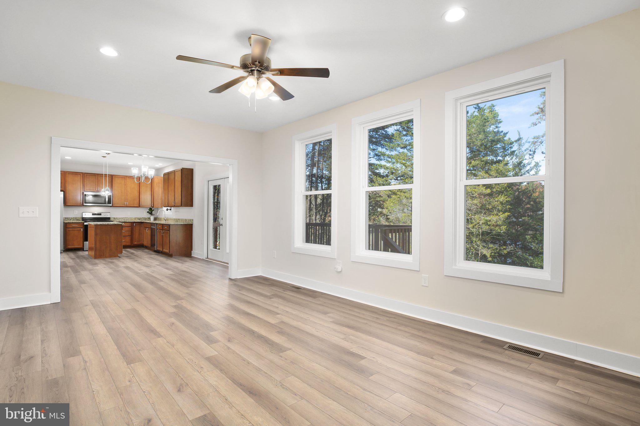 HIDDEN LAKE - Residential