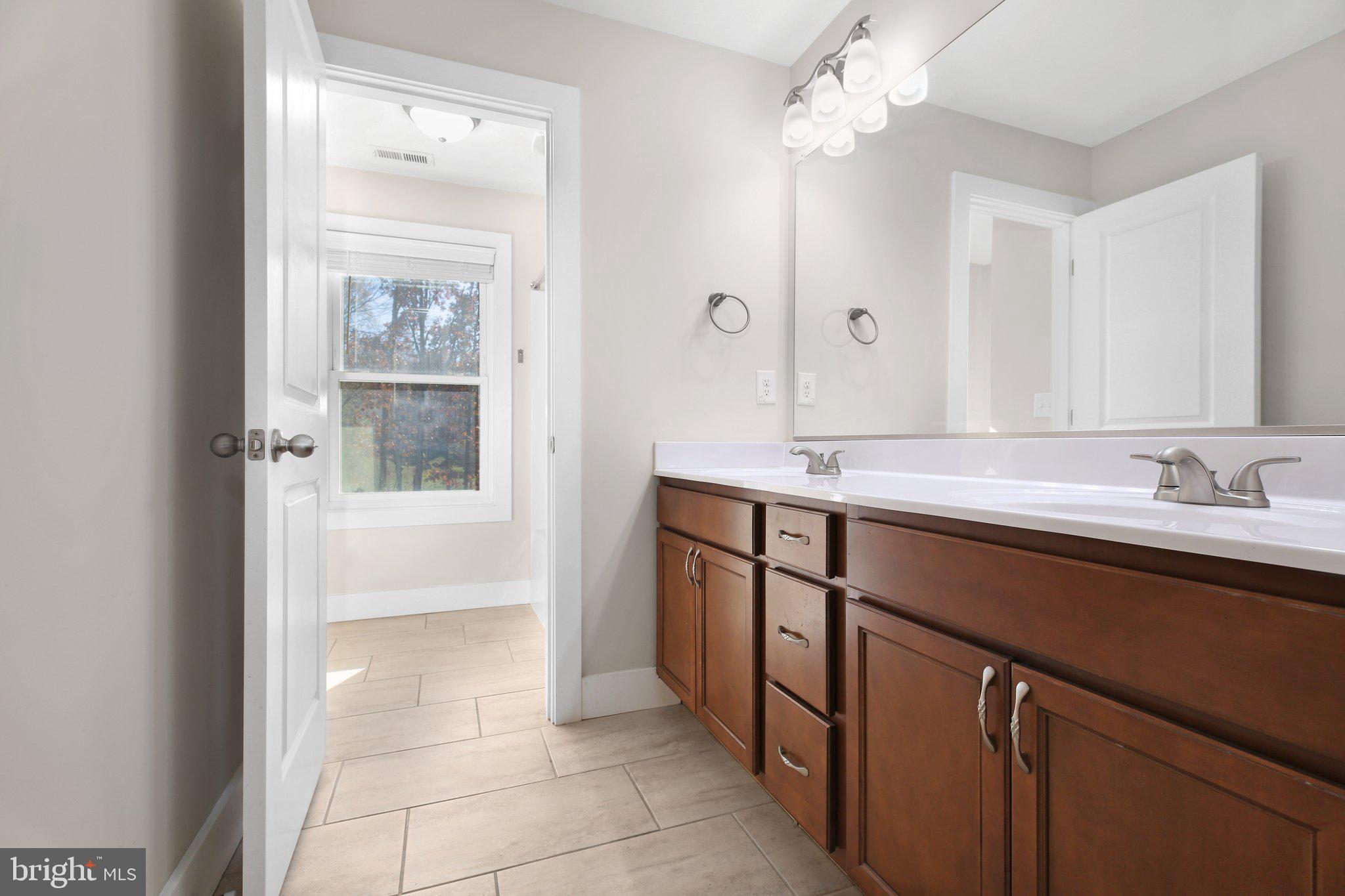 HIDDEN LAKE - Residential