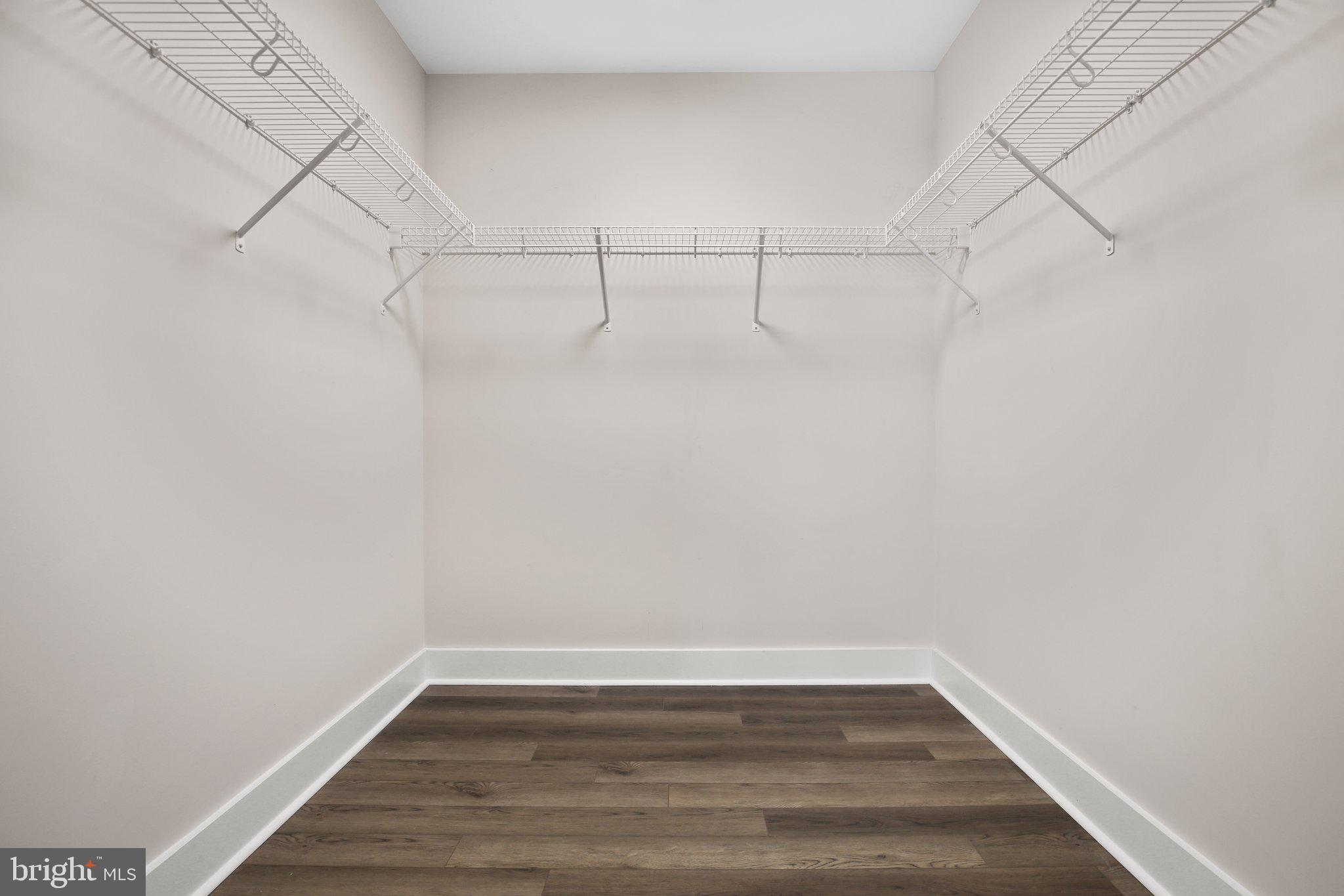 HIDDEN LAKE - Residential