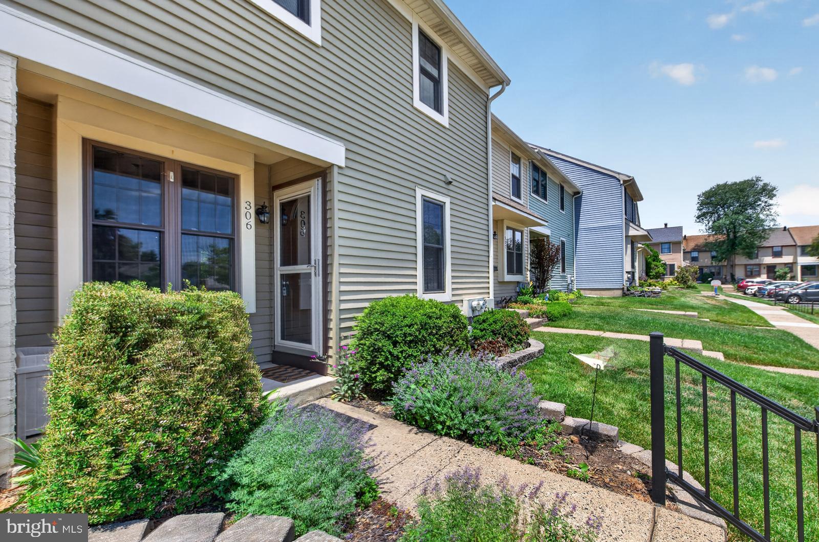 306 LIVINGSTON COURT