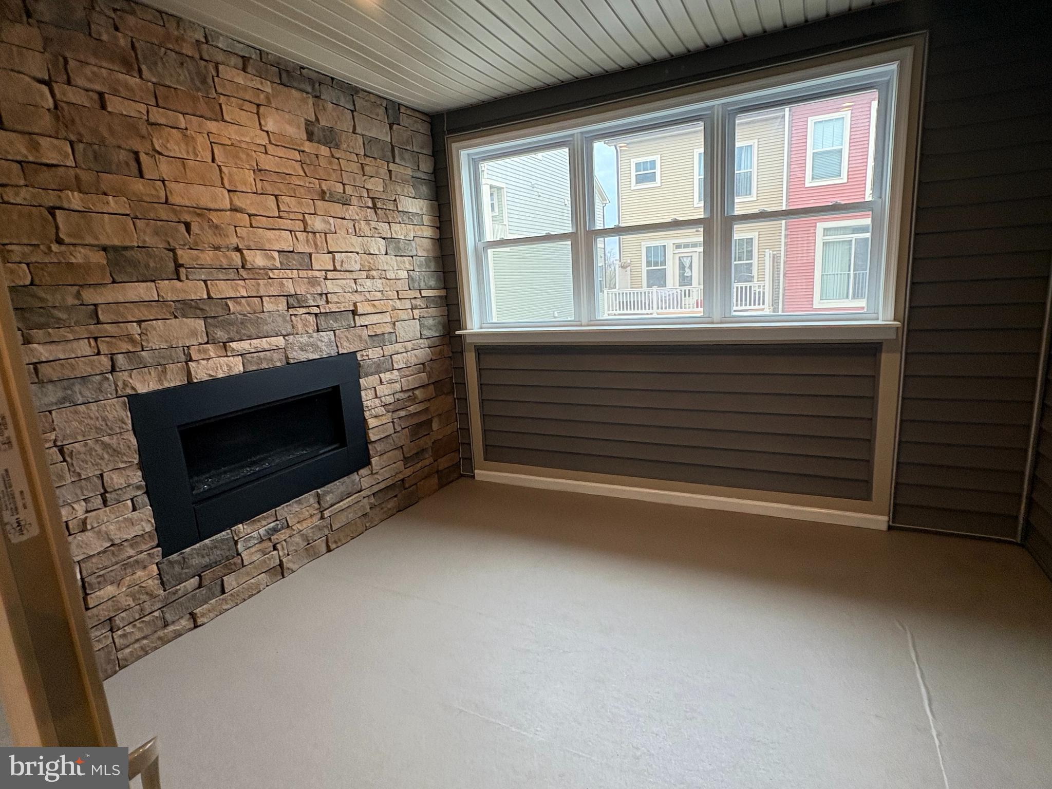 VILLAGES OF URBANA - Residential Lease