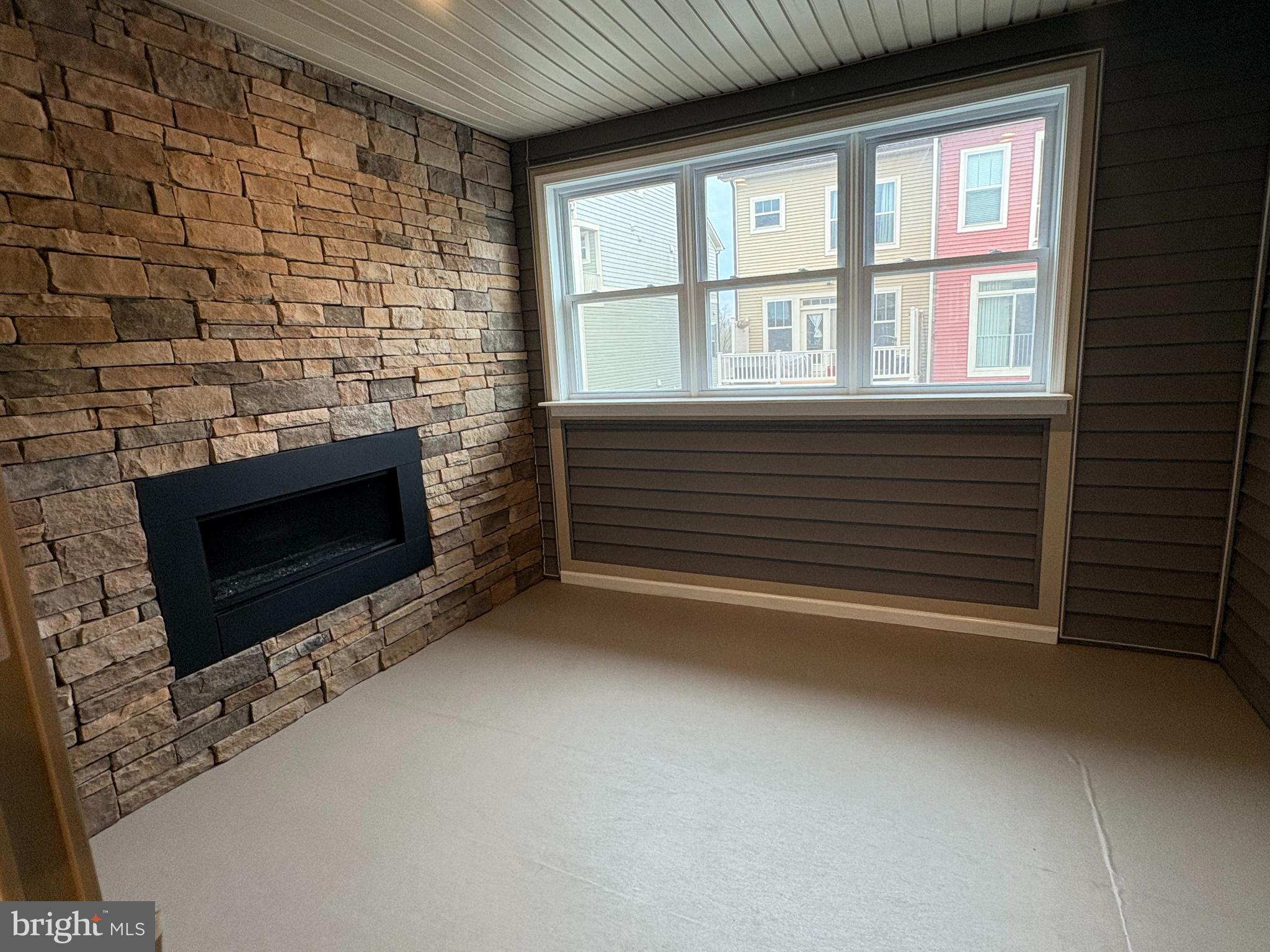 VILLAGES OF URBANA - Residential Lease