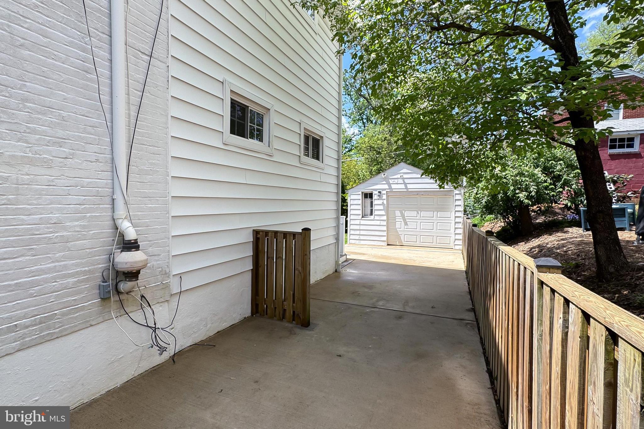 ARLINGTON FOREST - Residential