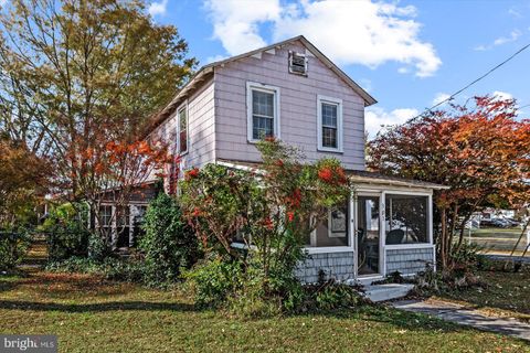 Photo of 301 Bancroft Avenue, COLONIAL BEACH, VA 22443 (MLS # VAWE2010078)